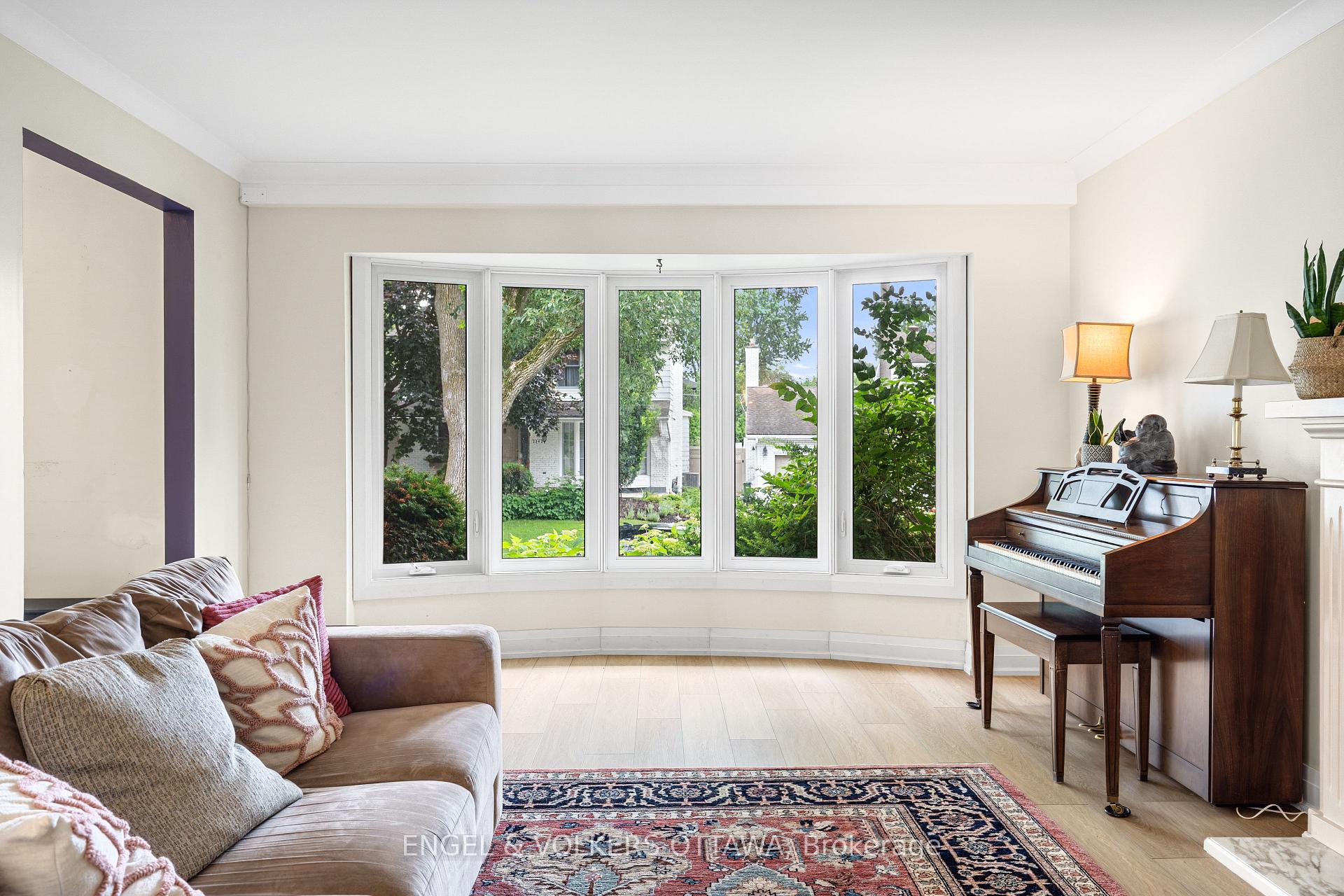 Photo 10 of 2343 Whitehaven Crescent, Ottawa, Whitehaven — HOMEH