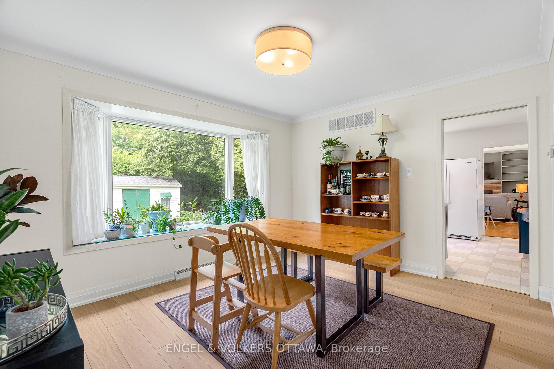 Photo 14 of 2343 Whitehaven Crescent, Ottawa, Whitehaven — HOMEH