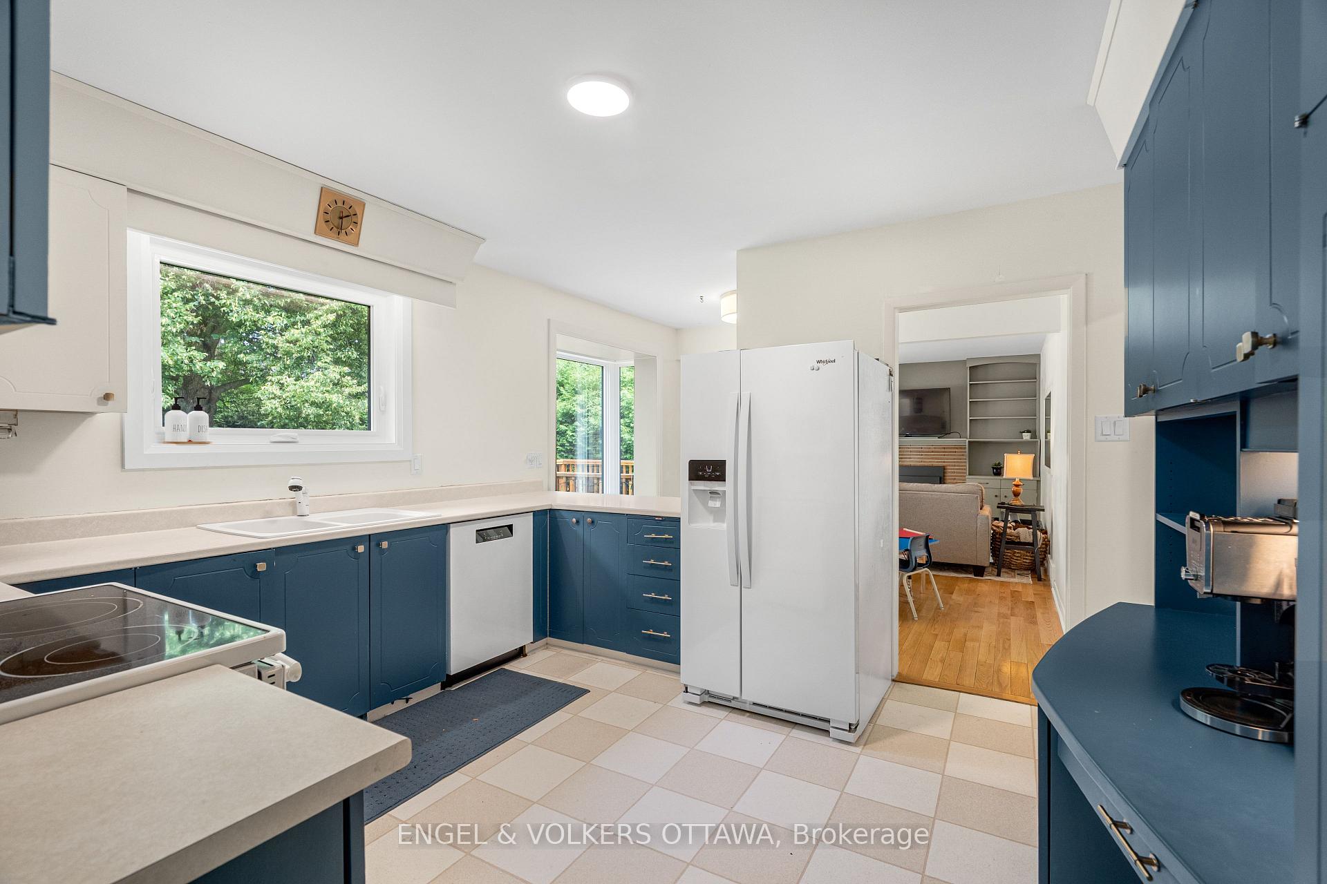Photo 15 of 2343 Whitehaven Crescent, Ottawa, Whitehaven — HOMEH