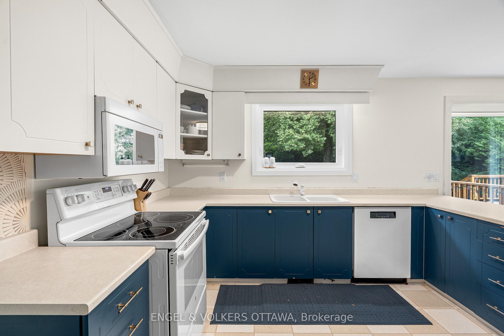 Photo 16 of 2343 Whitehaven Crescent, Ottawa, Whitehaven — HOMEH