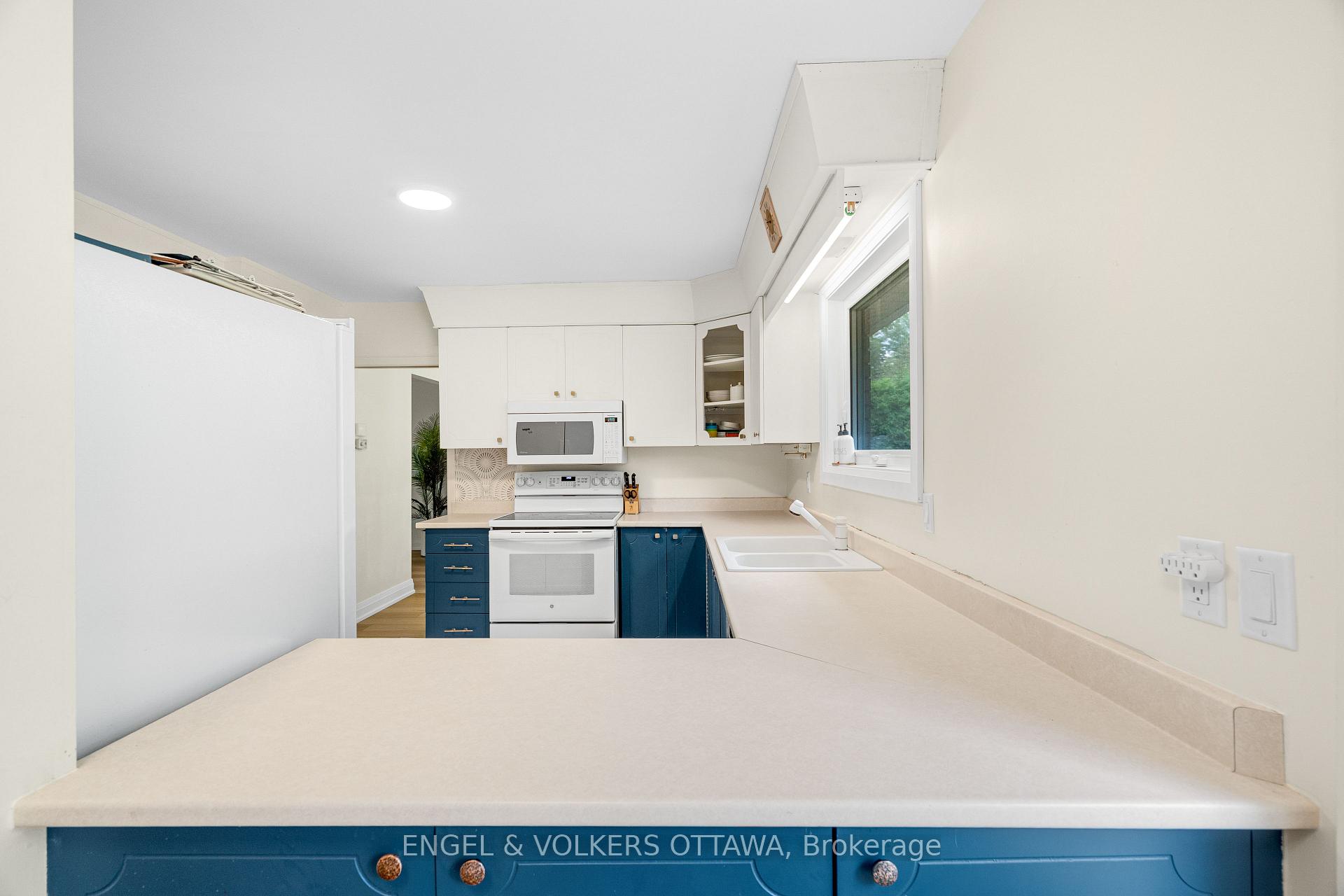Photo 20 of 2343 Whitehaven Crescent, Ottawa, Whitehaven — HOMEH