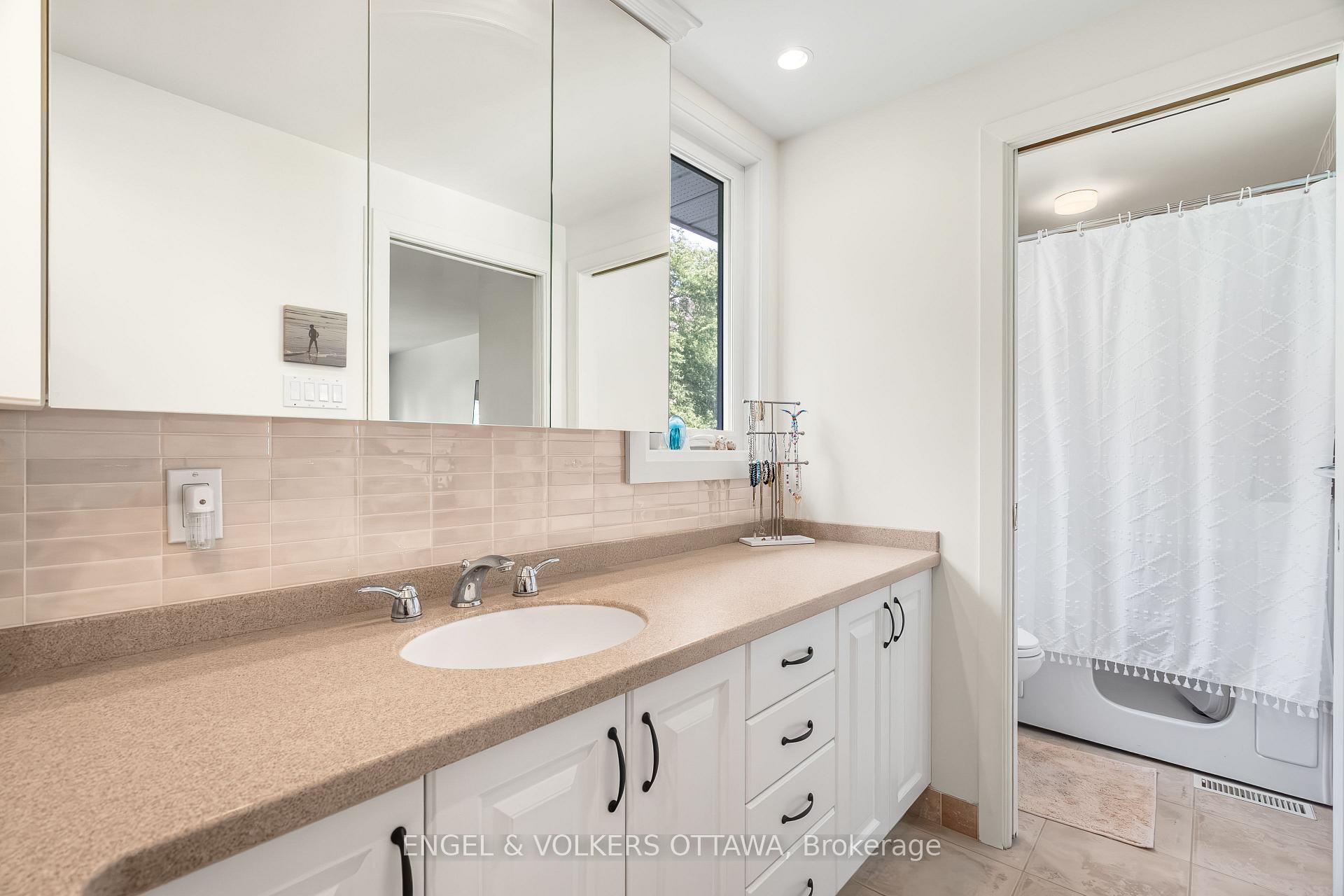 Photo 33 of 2343 Whitehaven Crescent, Ottawa, Whitehaven — HOMEH