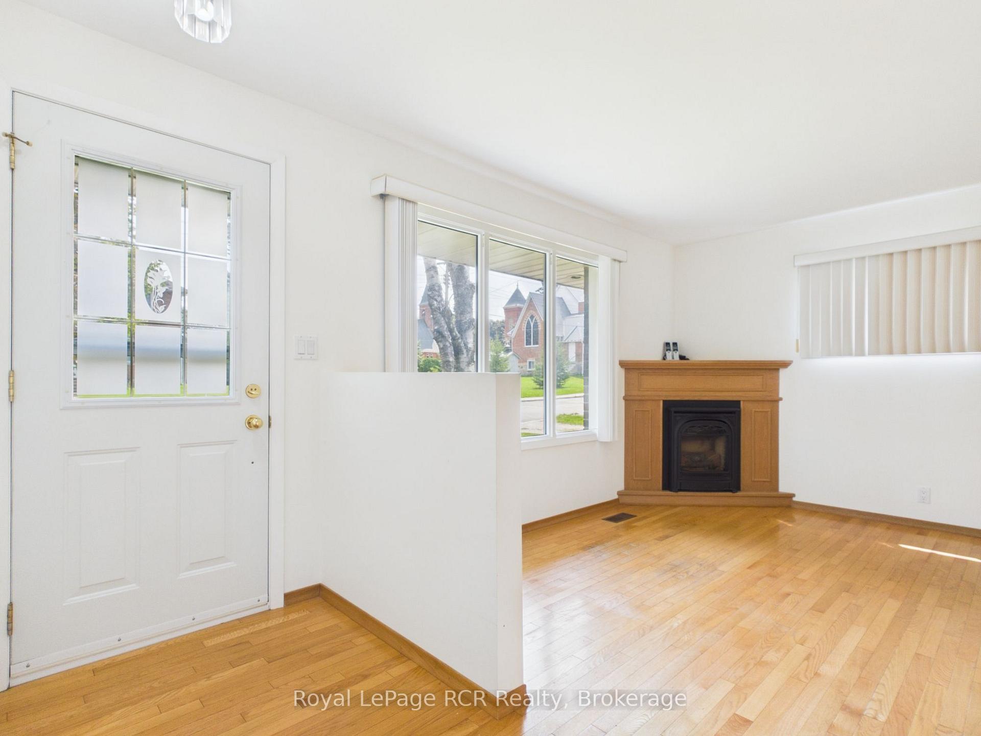 Photo 5 of 30 Mark Street E, Grey Highlands — HOMEH
