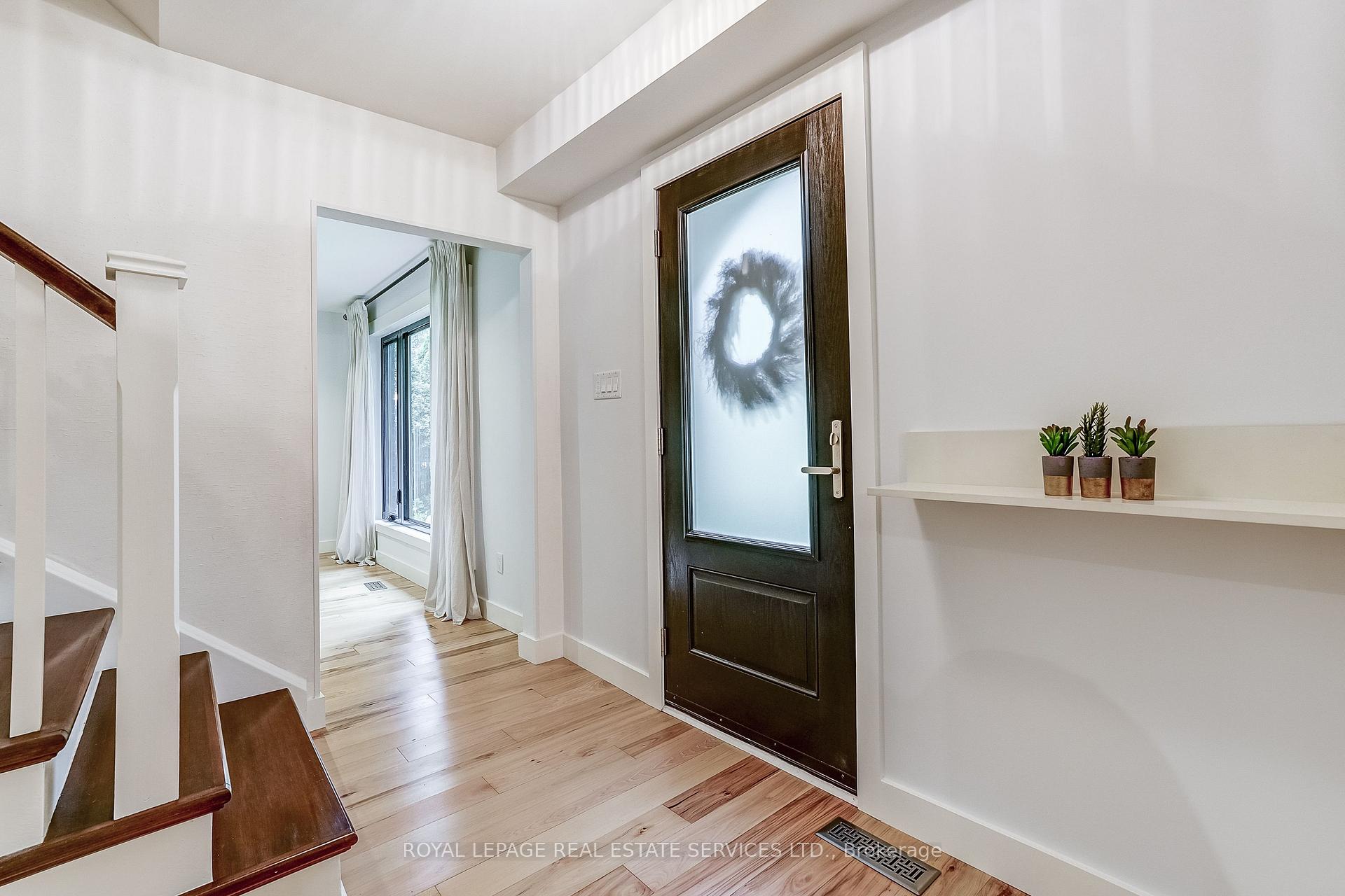 Photo 3 of 1116 Greenoaks Drive, Mississauga, Lorne Park — HOMEH