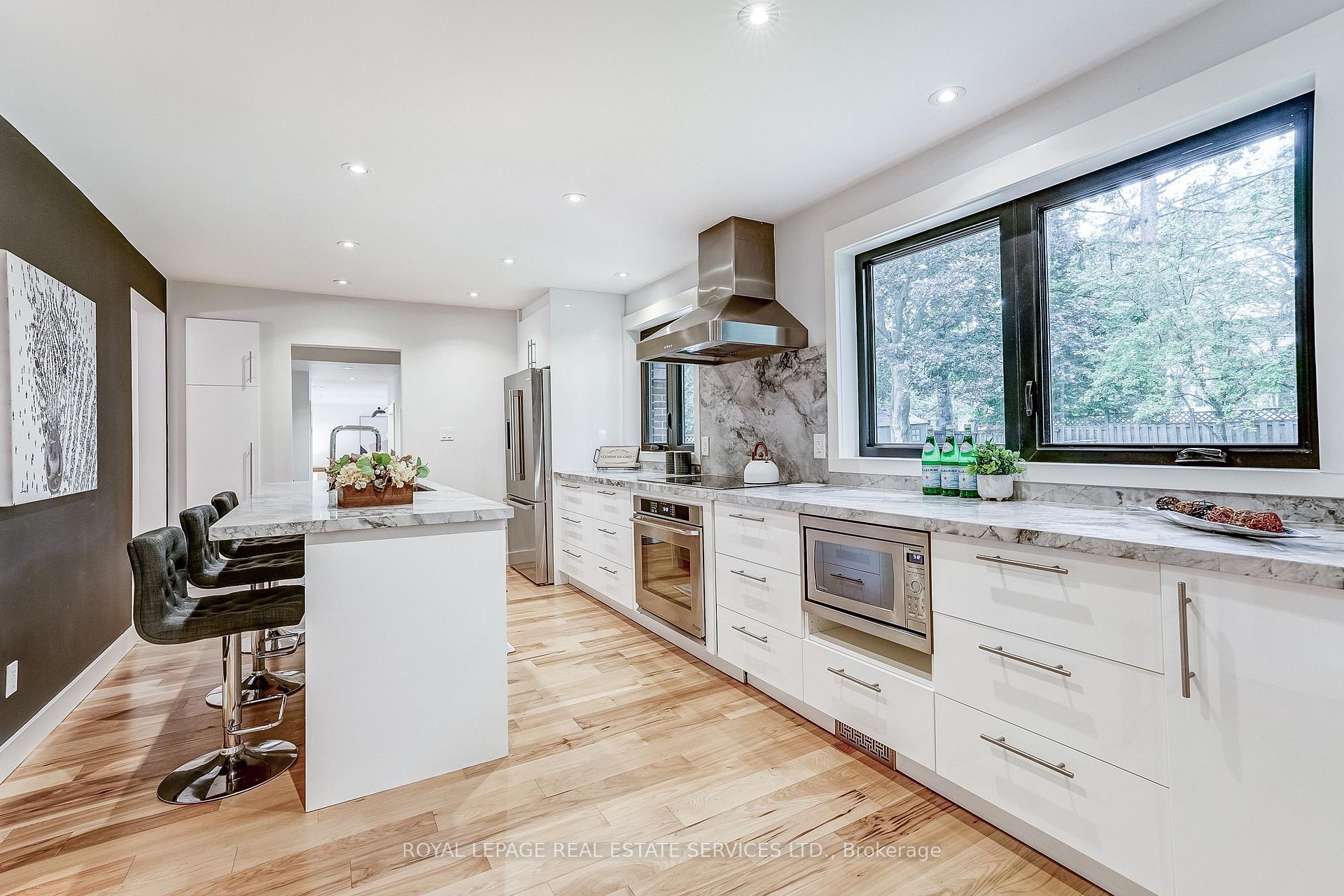 Photo 6 of 1116 Greenoaks Drive, Mississauga, Lorne Park — HOMEH