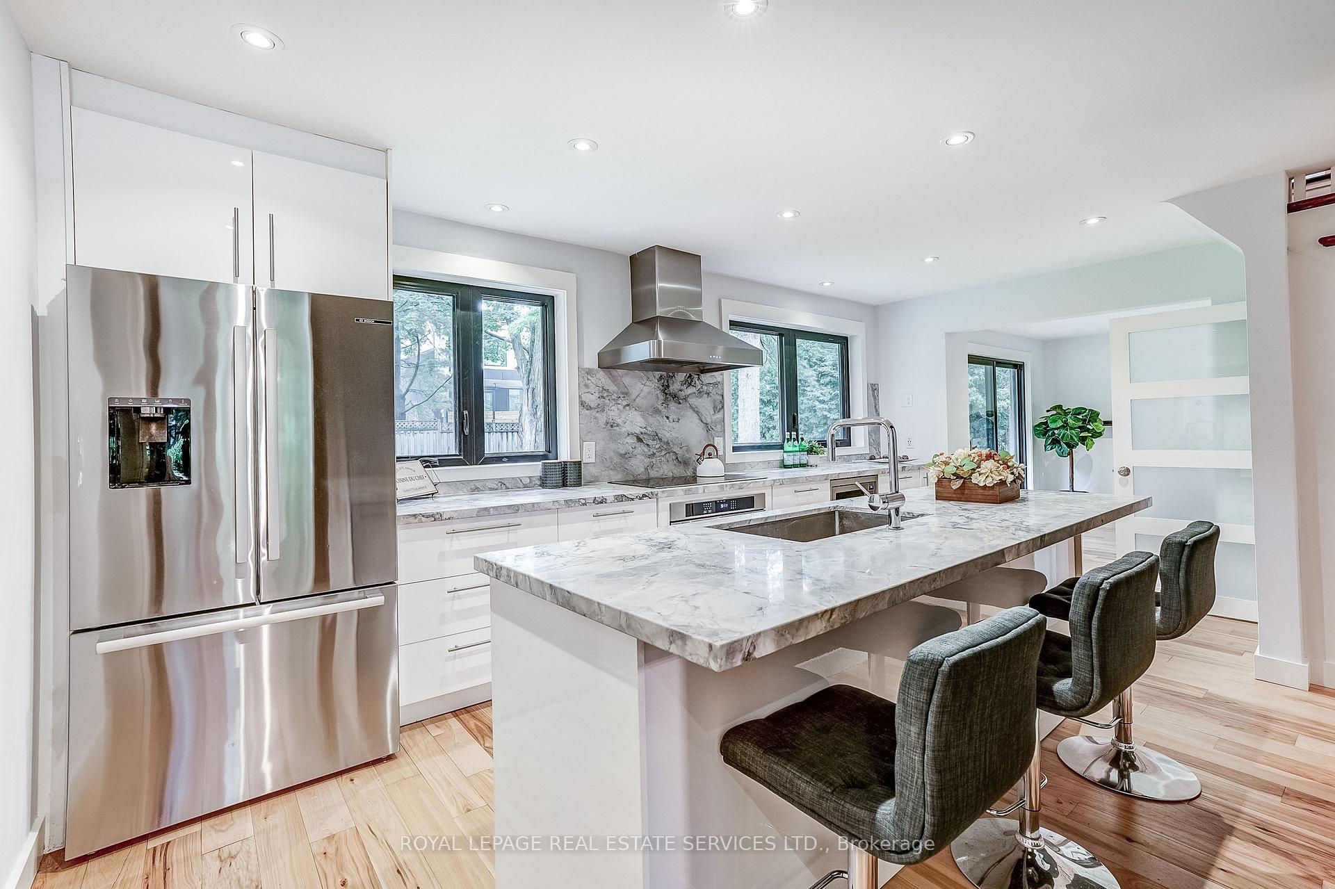 Photo 7 of 1116 Greenoaks Drive, Mississauga, Lorne Park — HOMEH