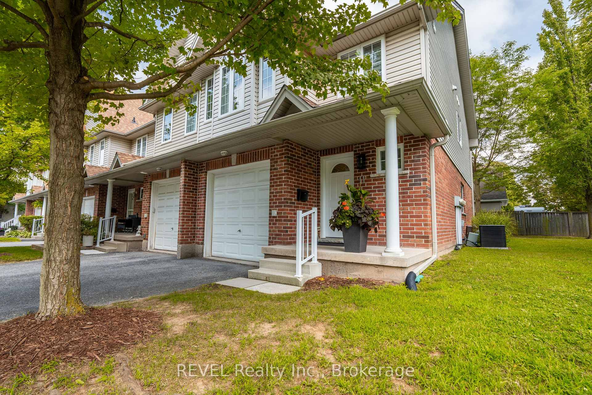 Photo 2 of 6263 Valley Way, Niagara Falls, Morrison — HOMEH