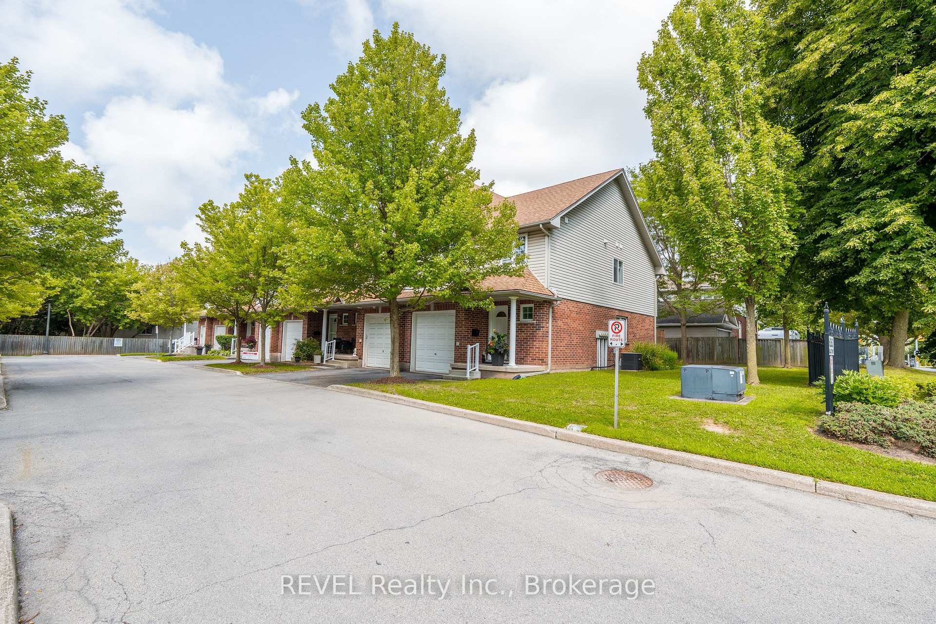 Photo 3 of 6263 Valley Way, Niagara Falls, Morrison — HOMEH