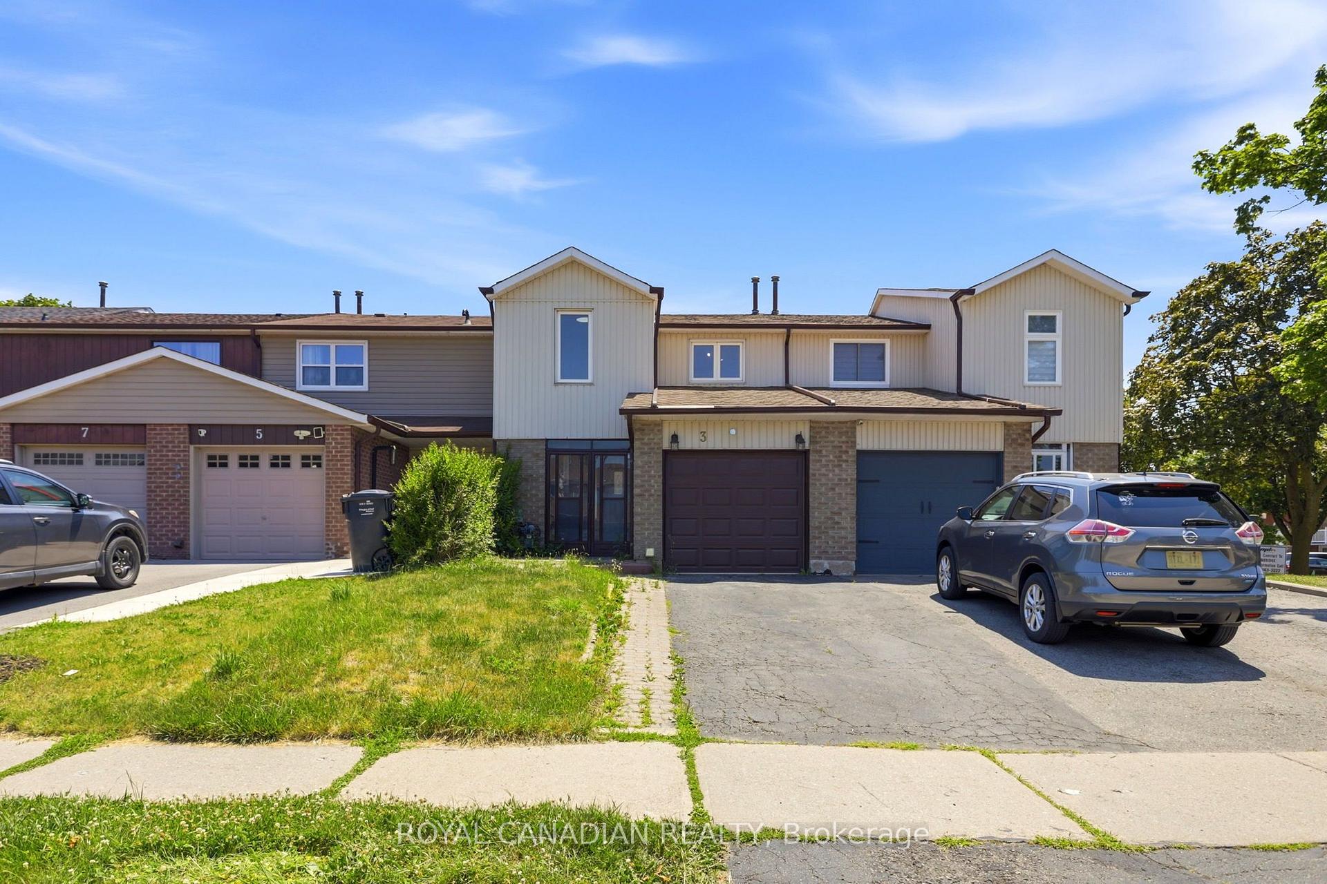Photo 2 of 3 Gilmore Drive, Brampton, Madoc — HOMEH