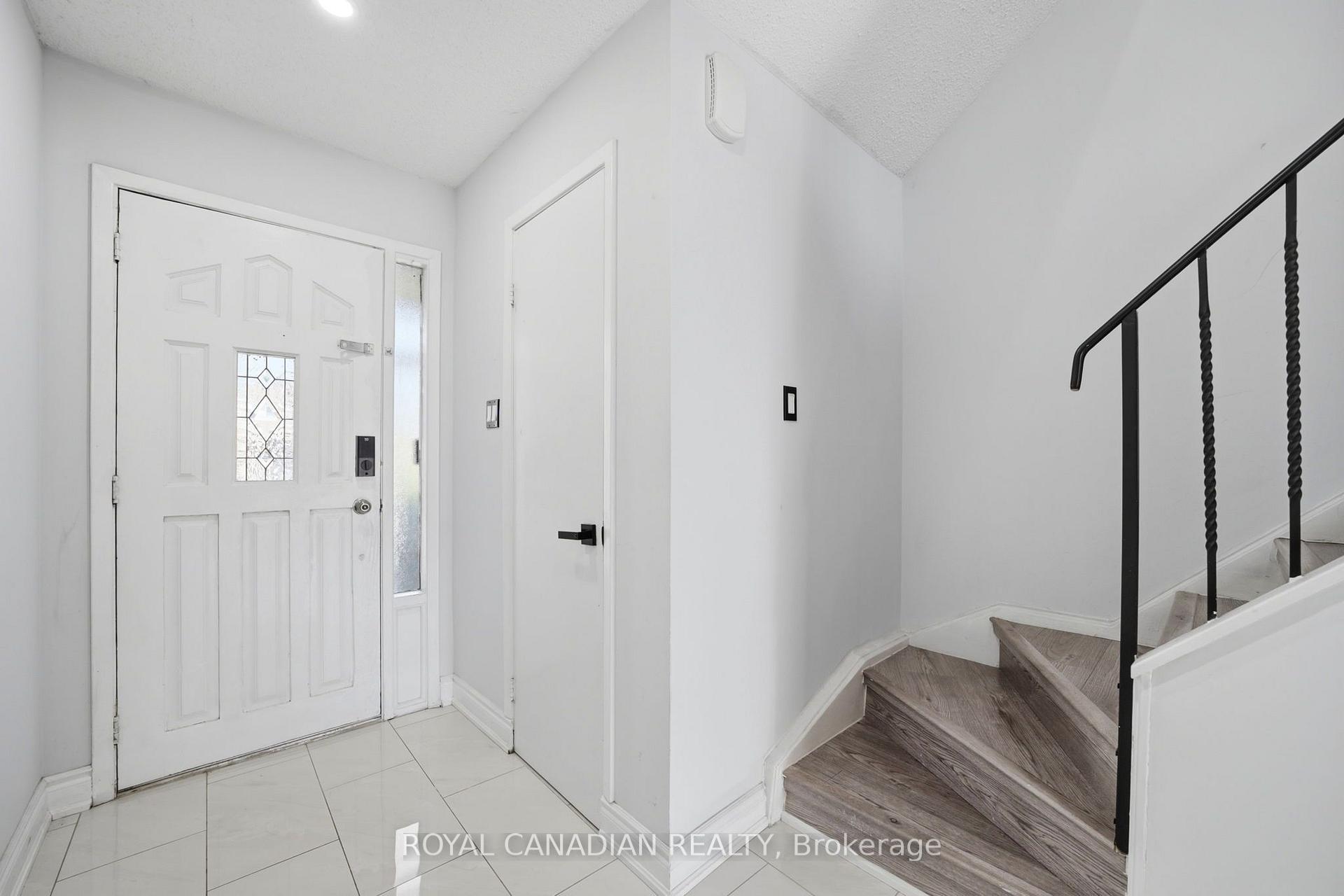 Photo 5 of 3 Gilmore Drive, Brampton, Madoc — HOMEH