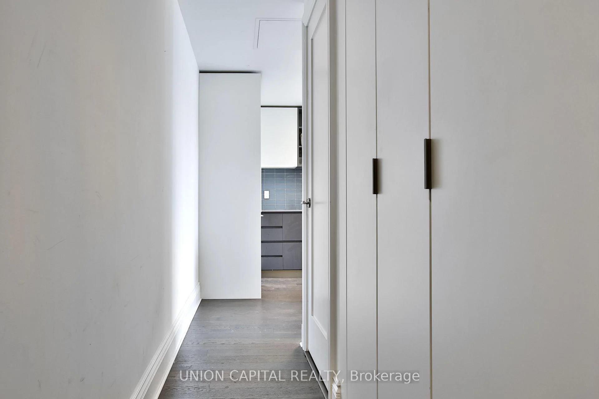Photo 3 of Unit 401, 128 Pears Avenue, Toronto, The Annex — HOMEH
