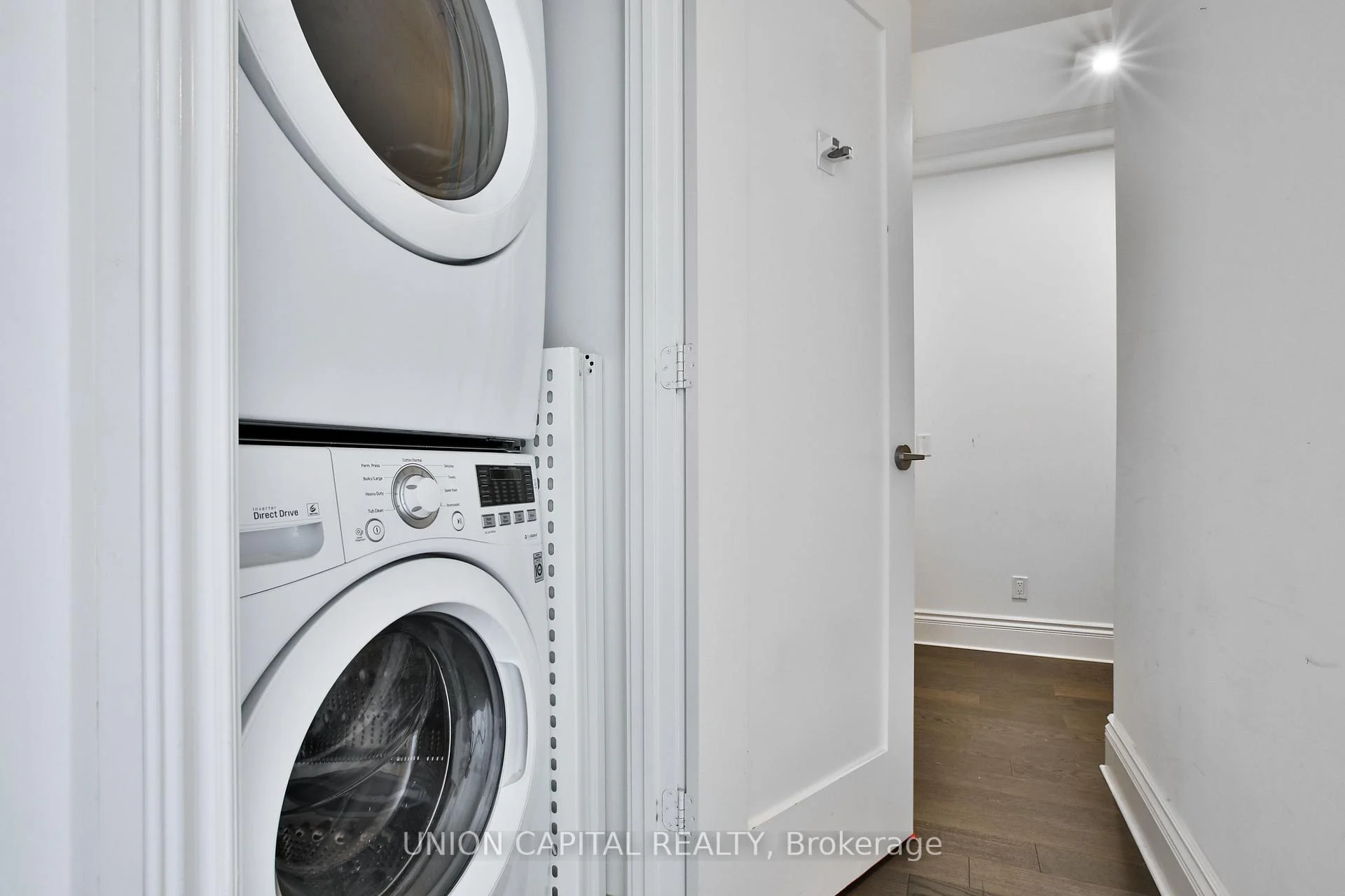 Photo 4 of Unit 401, 128 Pears Avenue, Toronto, The Annex — HOMEH