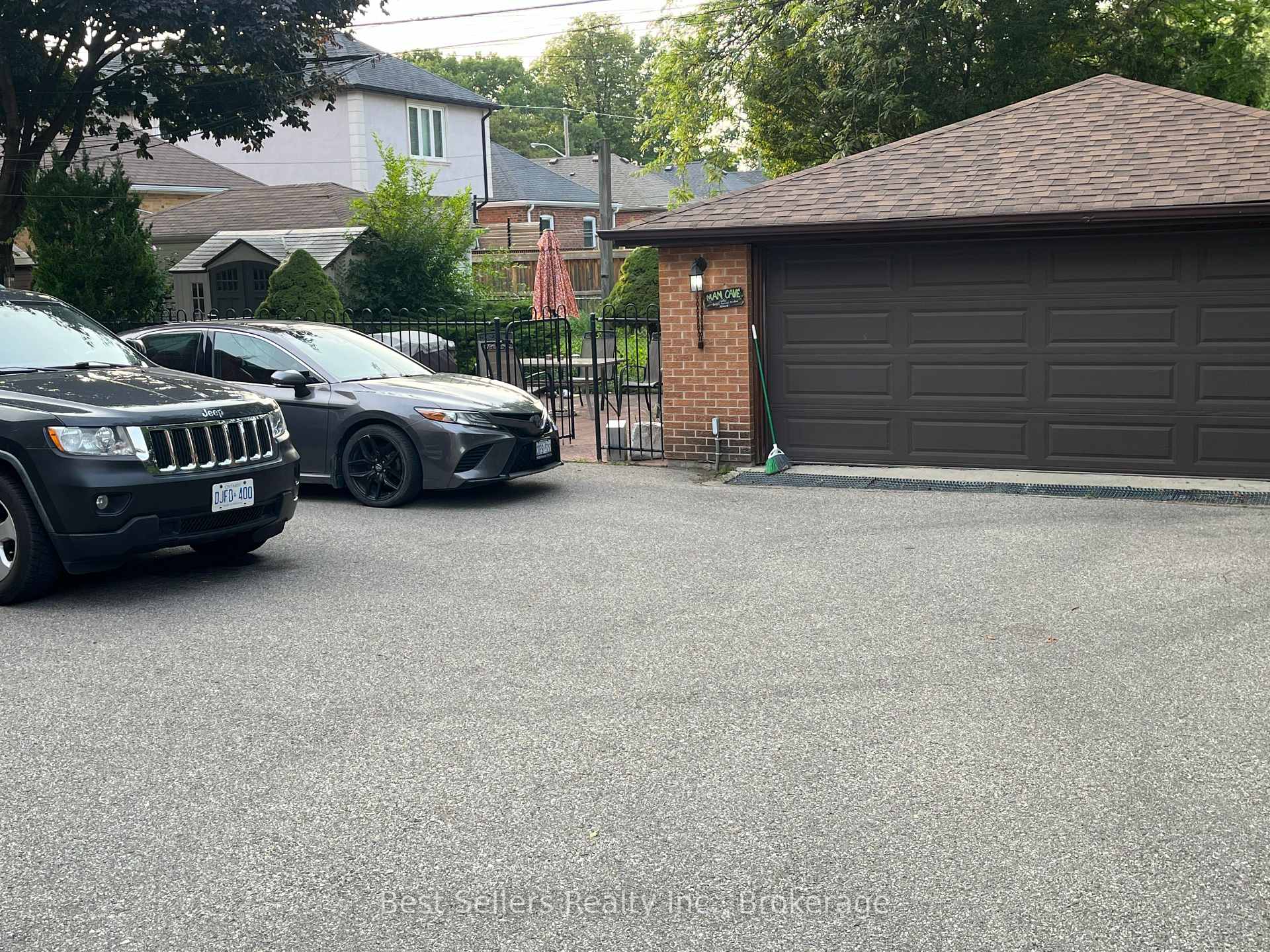 Photo 2 of 448 Rimilton Avenue, Etobicoke, Alderwood — HOMEH