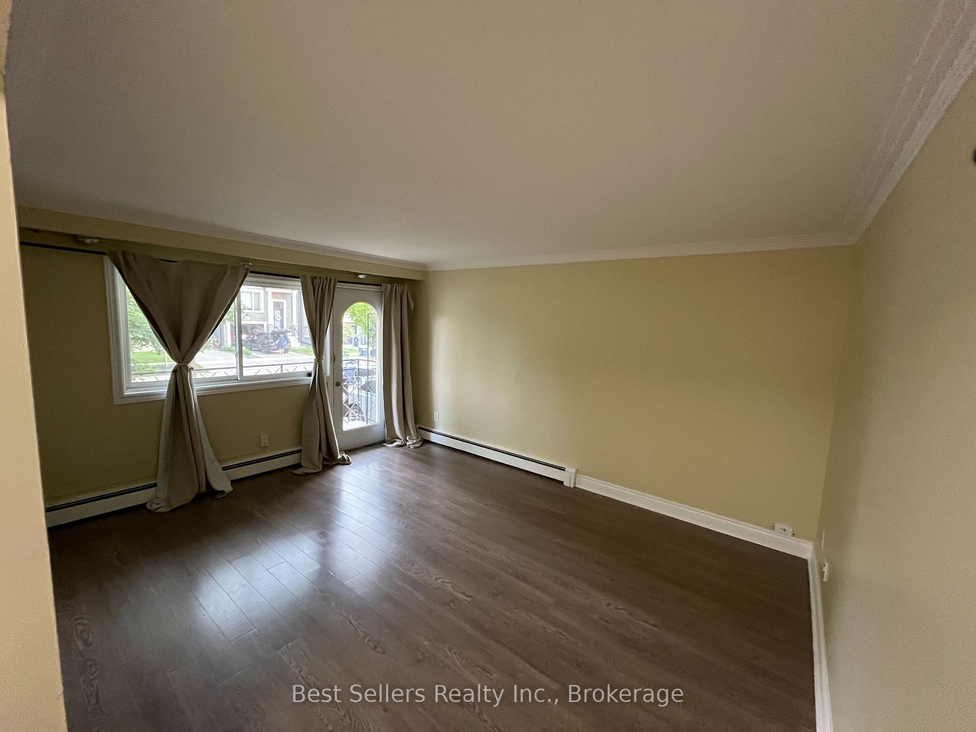 Photo 4 of 448 Rimilton Avenue, Etobicoke, Alderwood — HOMEH