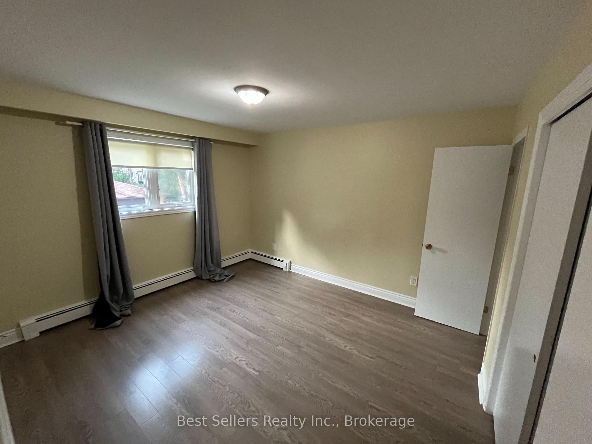 Photo 5 of 448 Rimilton Avenue, Etobicoke, Alderwood — HOMEH
