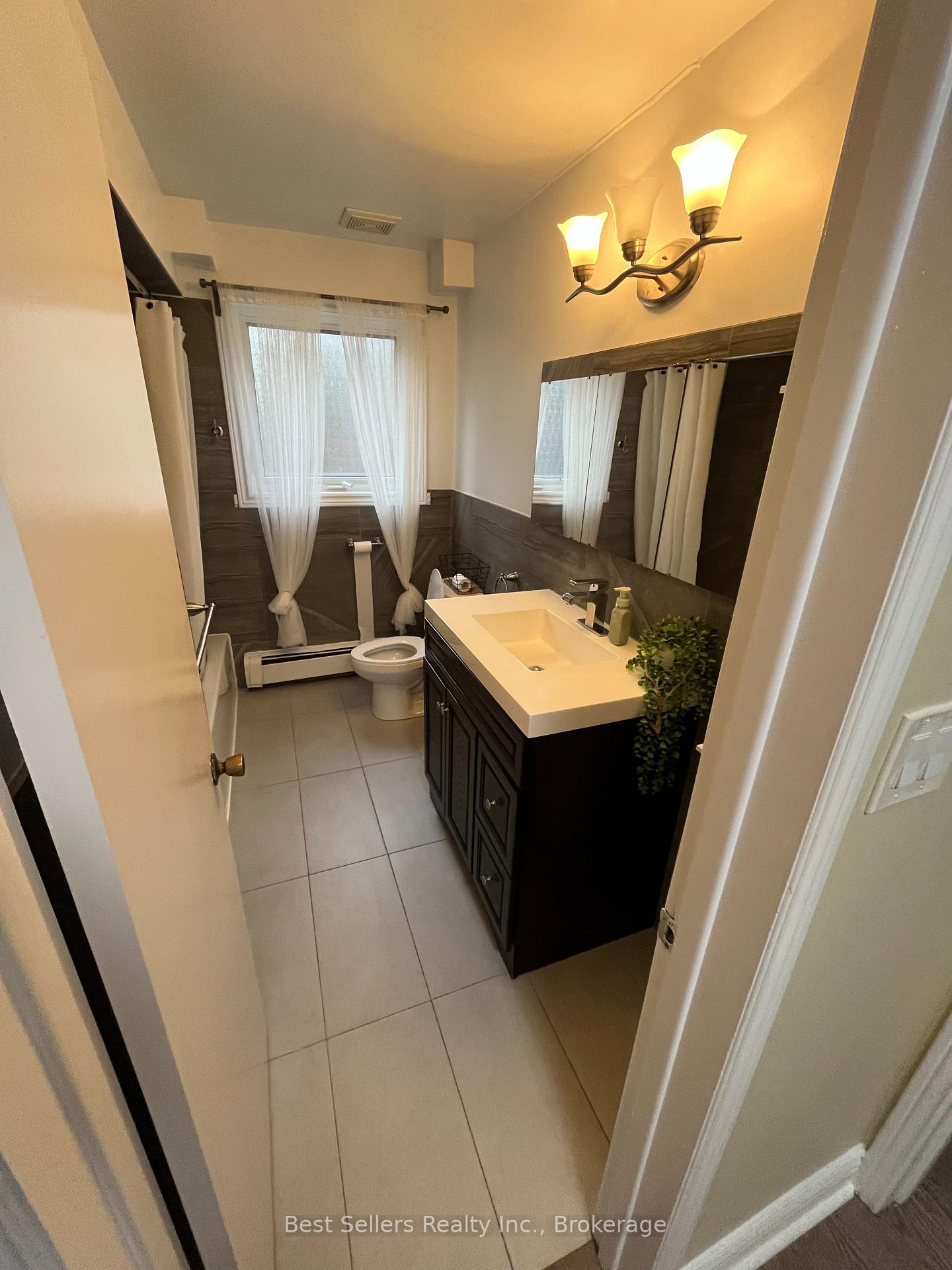 Photo 6 of 448 Rimilton Avenue, Etobicoke, Alderwood — HOMEH