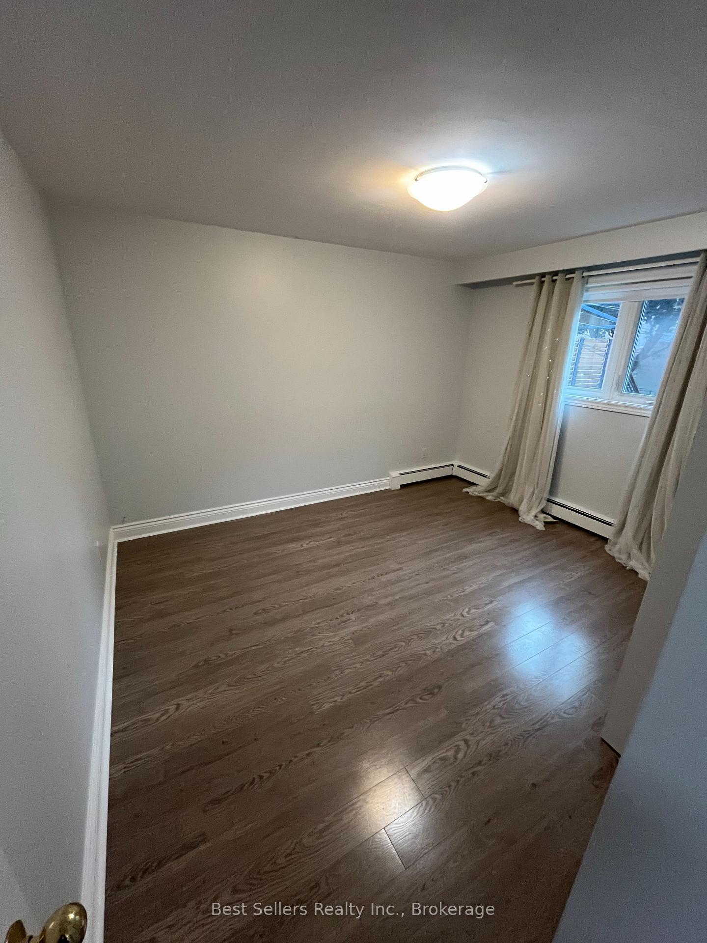 Photo 8 of 448 Rimilton Avenue, Etobicoke, Alderwood — HOMEH