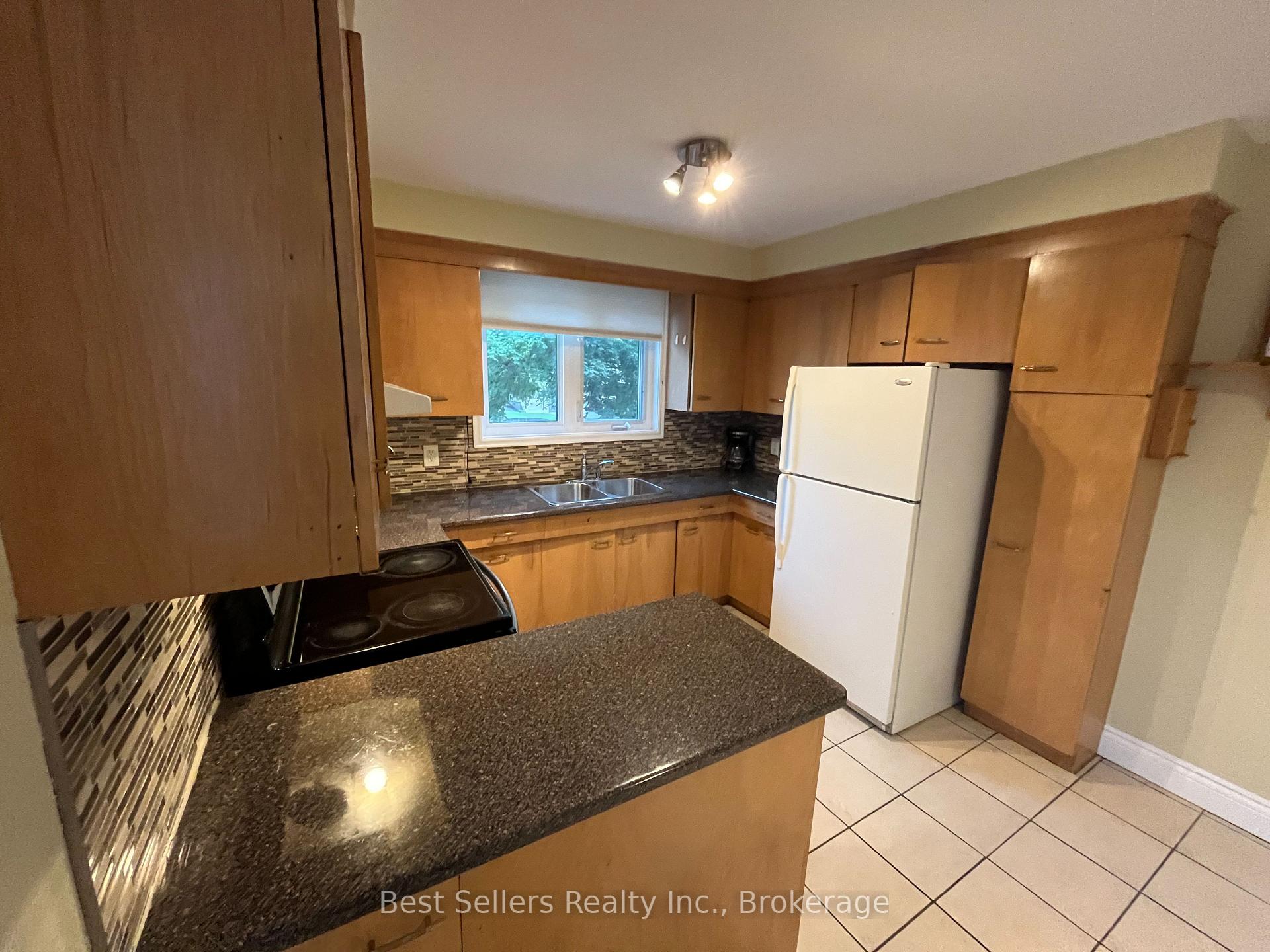 Photo 11 of 448 Rimilton Avenue, Etobicoke, Alderwood — HOMEH