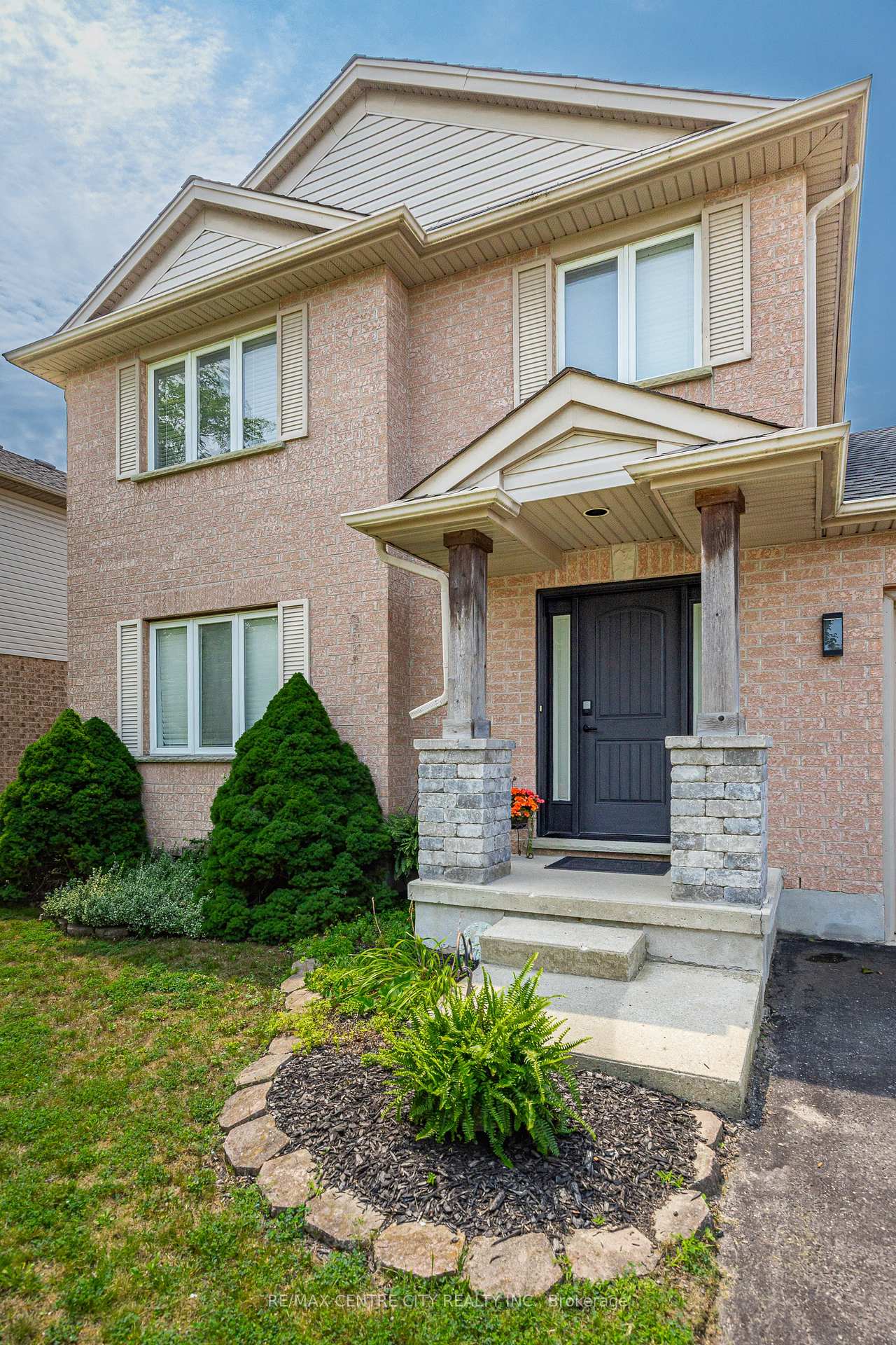 Photo 2 of 43 Meredith Drive, Middlesex Centre, Ilderton — HOMEH