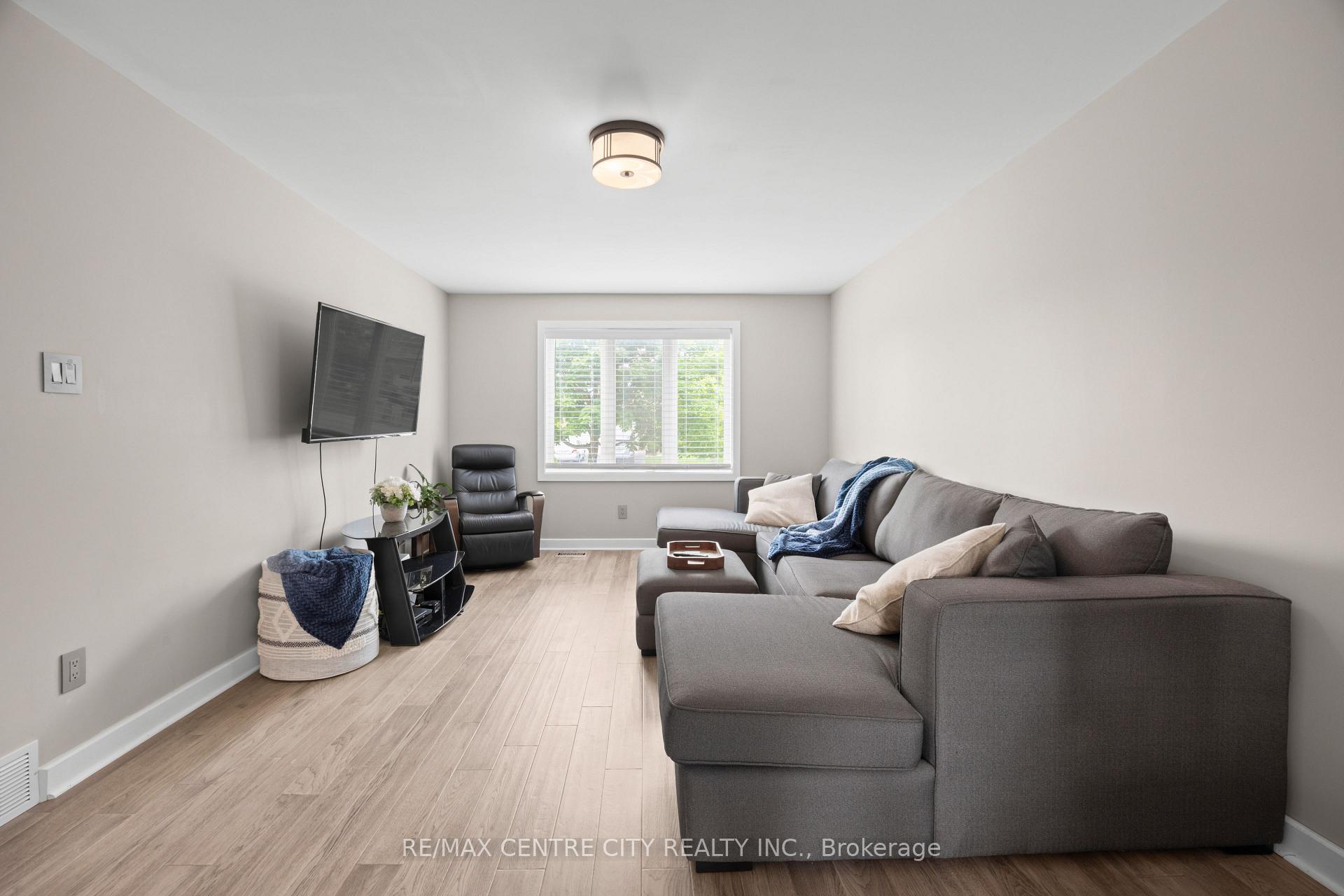 Photo 9 of 43 Meredith Drive, Middlesex Centre, Ilderton — HOMEH