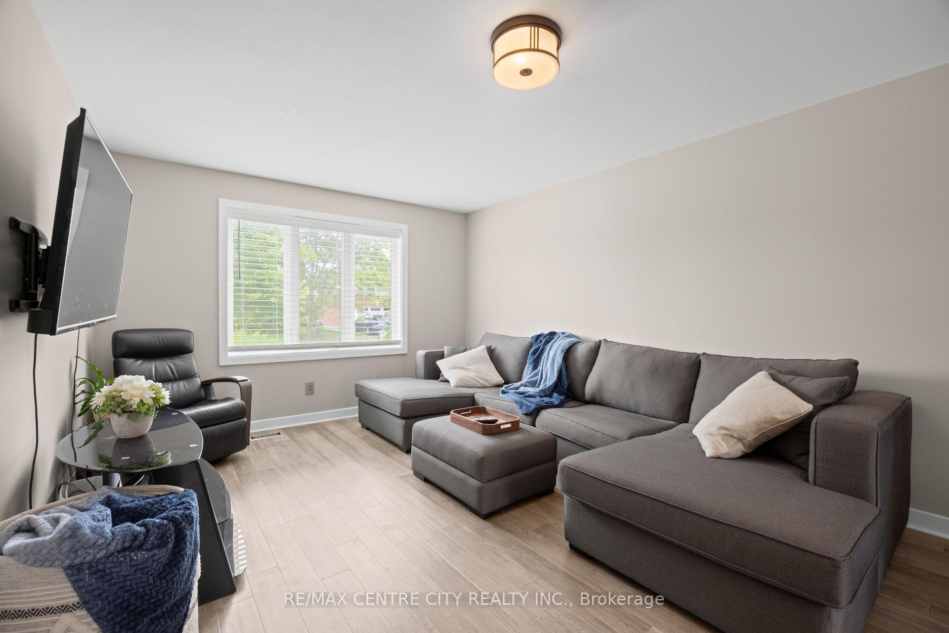 Photo 10 of 43 Meredith Drive, Middlesex Centre, Ilderton — HOMEH