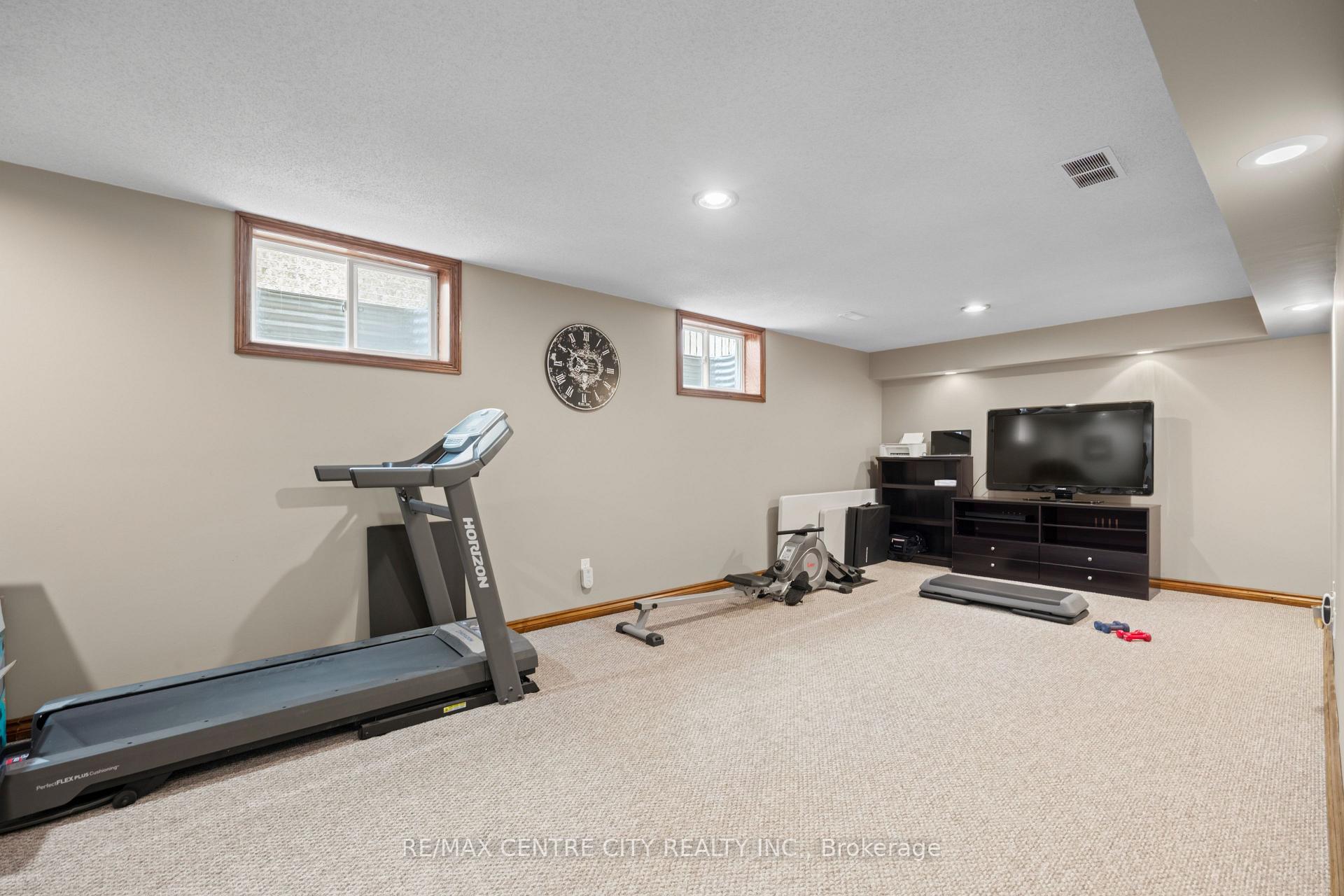Photo 23 of 43 Meredith Drive, Middlesex Centre, Ilderton — HOMEH