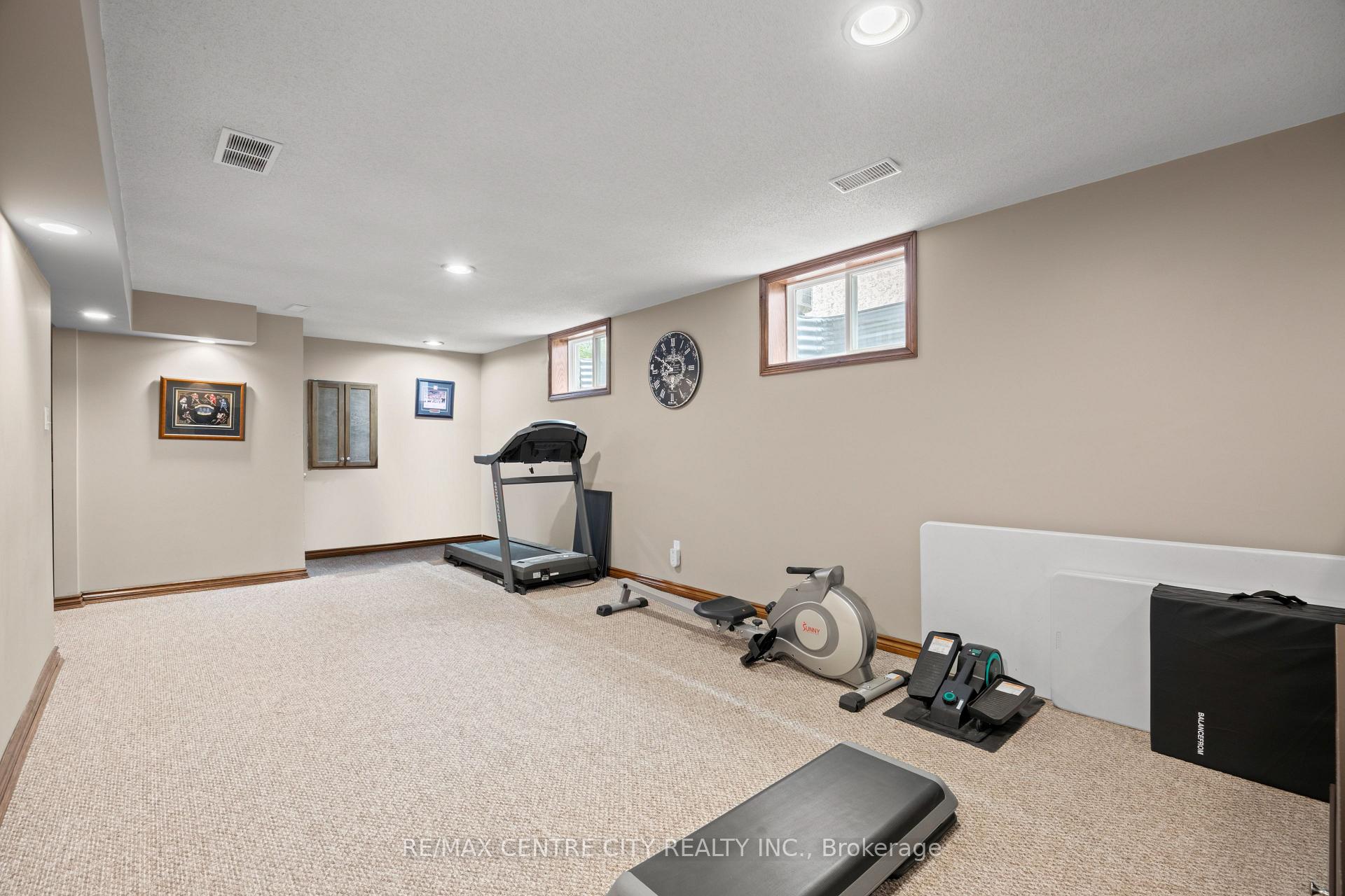 Photo 24 of 43 Meredith Drive, Middlesex Centre, Ilderton — HOMEH
