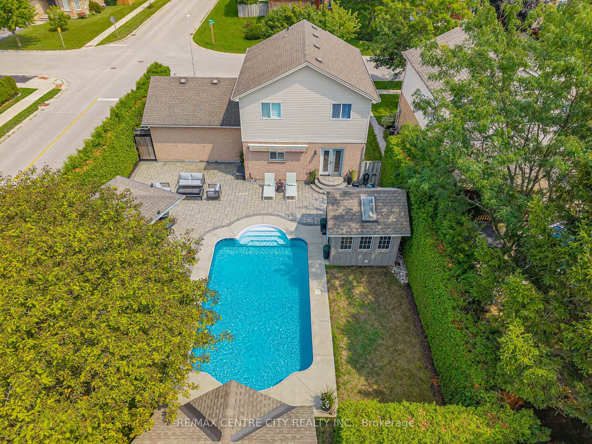 Photo 40 of 43 Meredith Drive, Middlesex Centre, Ilderton — HOMEH
