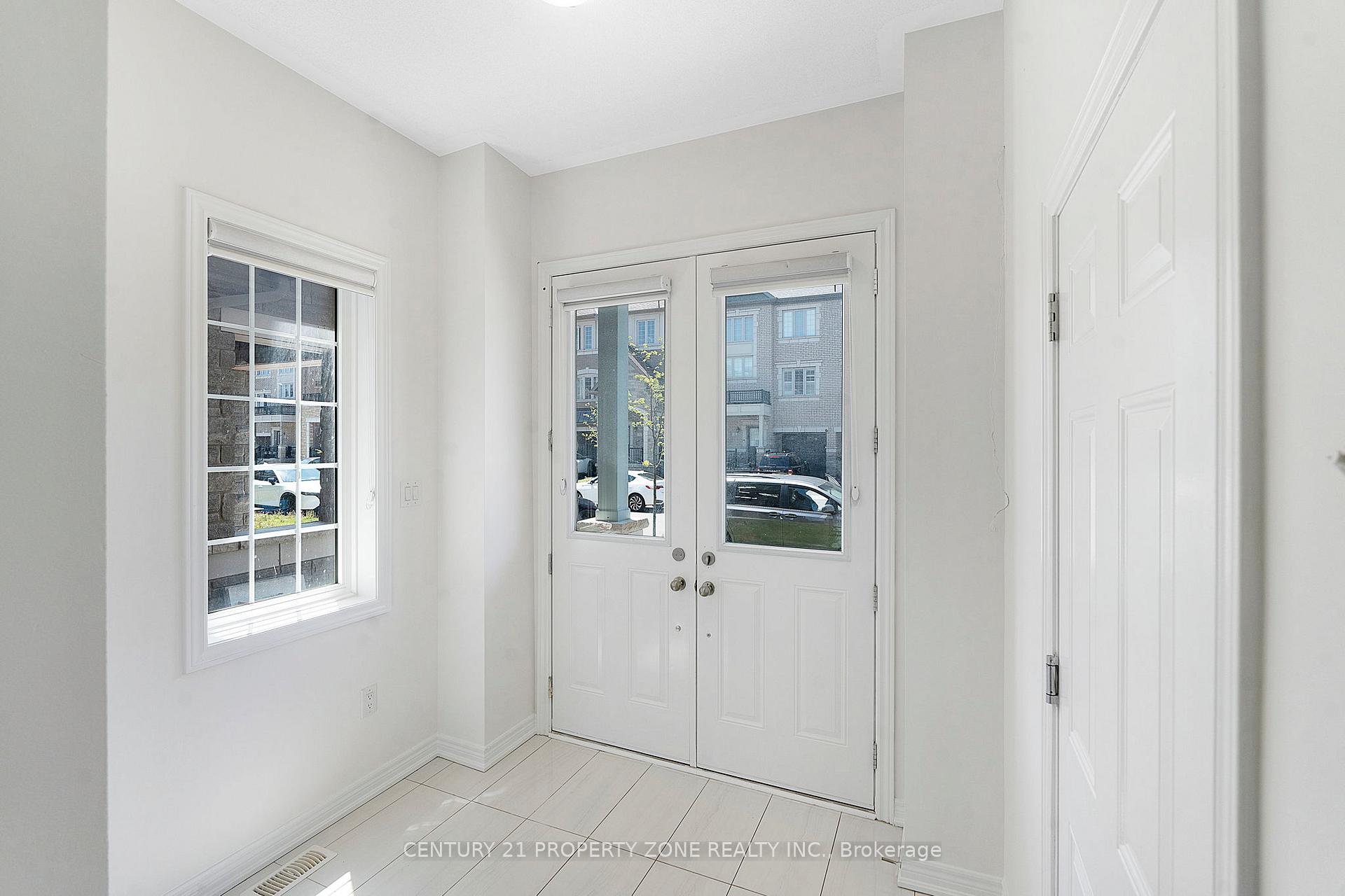 Photo 4 of 25 Hashmi Place, Brampton, Credit Valley — HOMEH