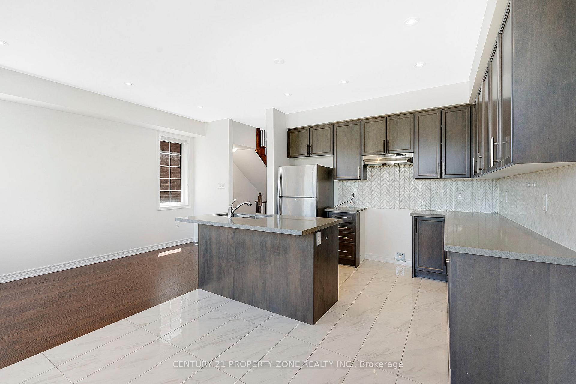 Photo 7 of 25 Hashmi Place, Brampton, Credit Valley — HOMEH