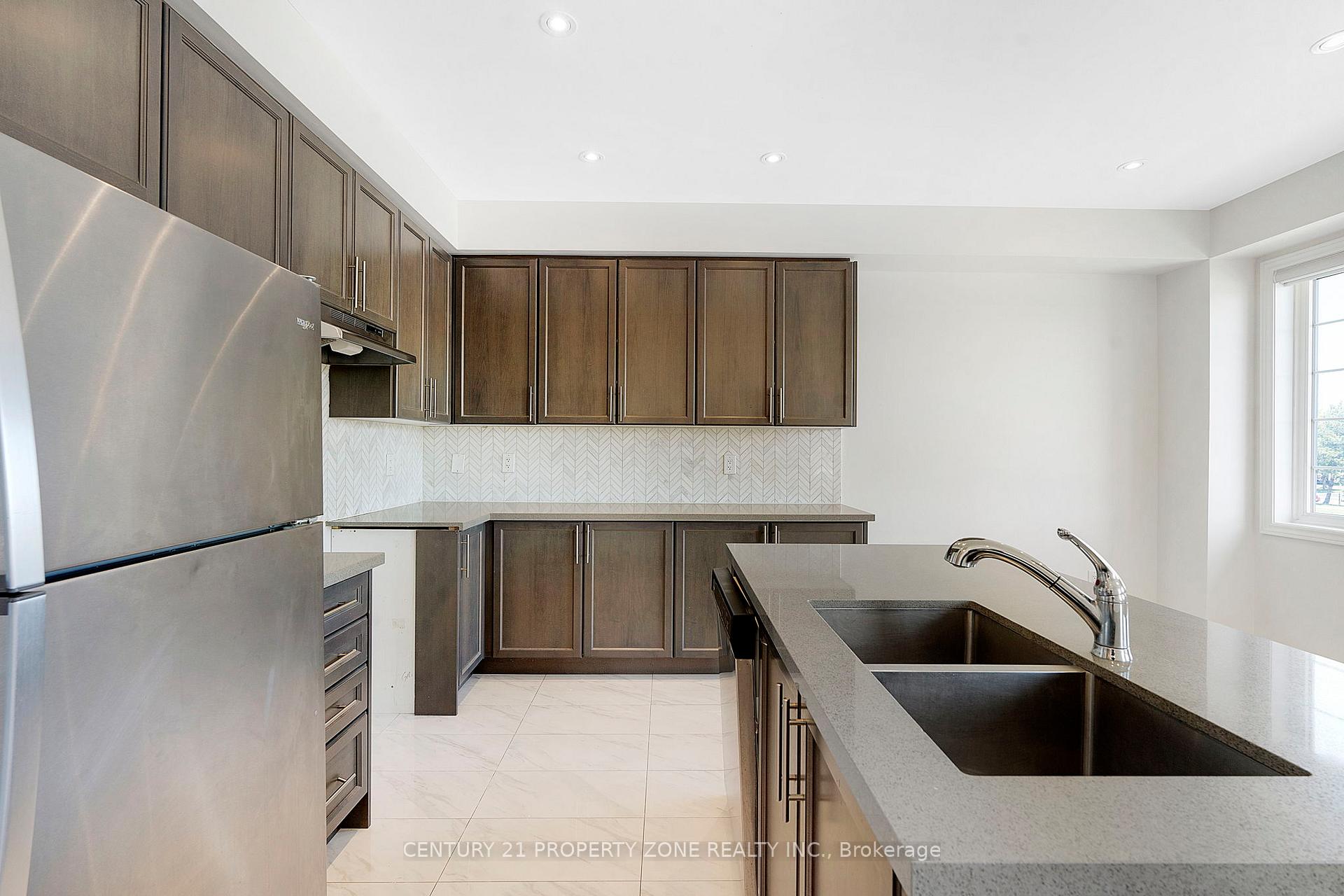 Photo 9 of 25 Hashmi Place, Brampton, Credit Valley — HOMEH