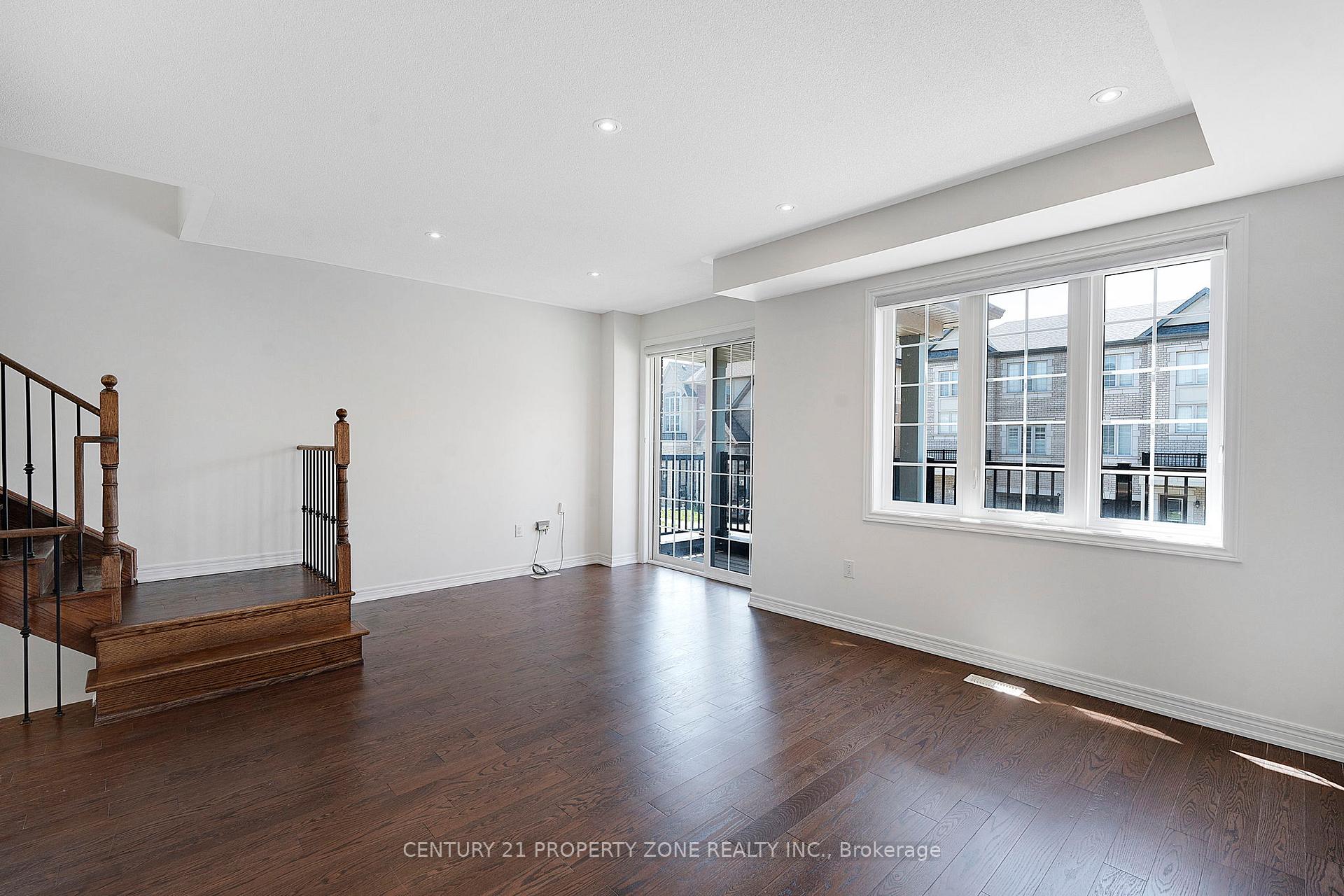 Photo 10 of 25 Hashmi Place, Brampton, Credit Valley — HOMEH