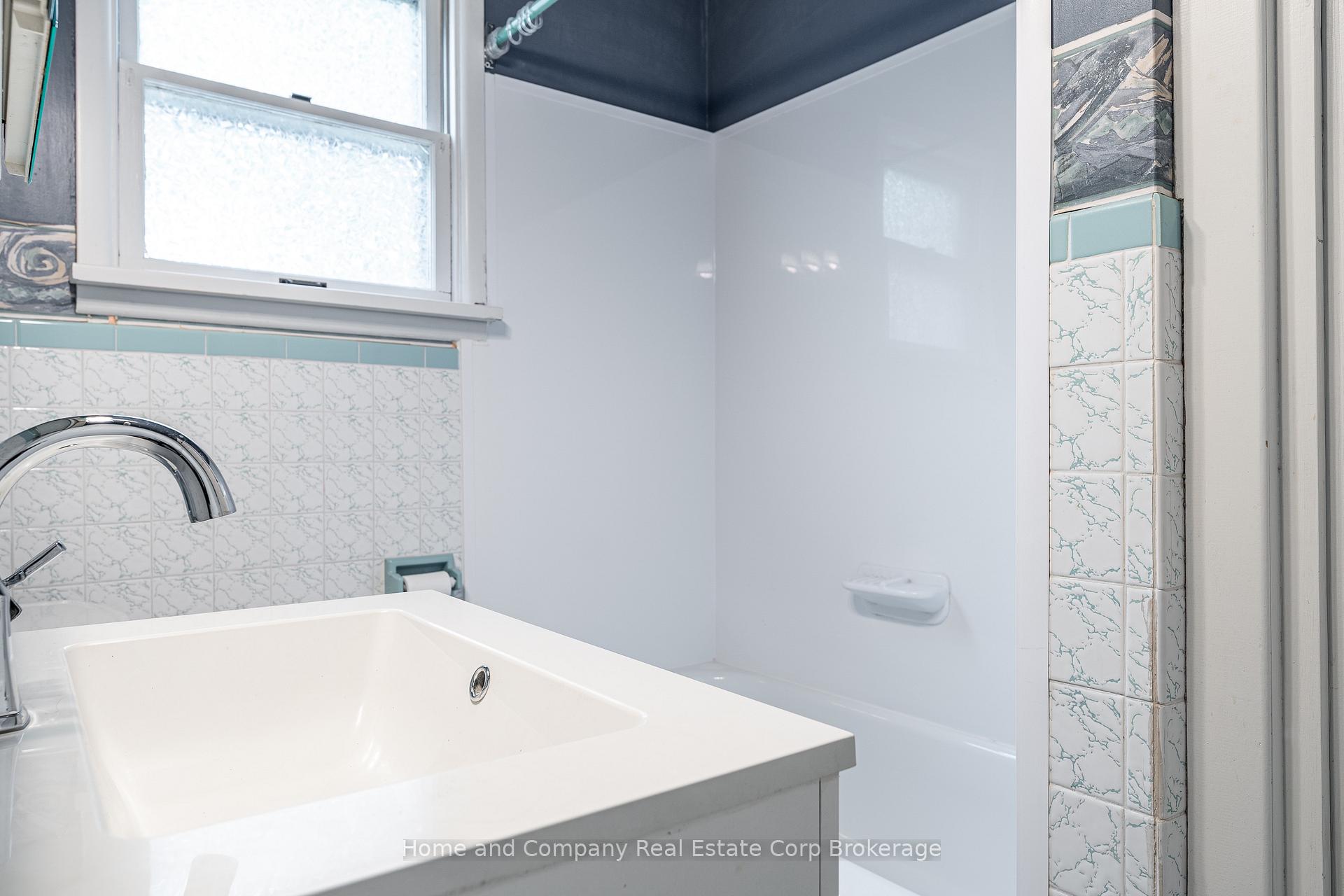 Photo 13 of 216 Douglas Street, Stratford — HOMEH