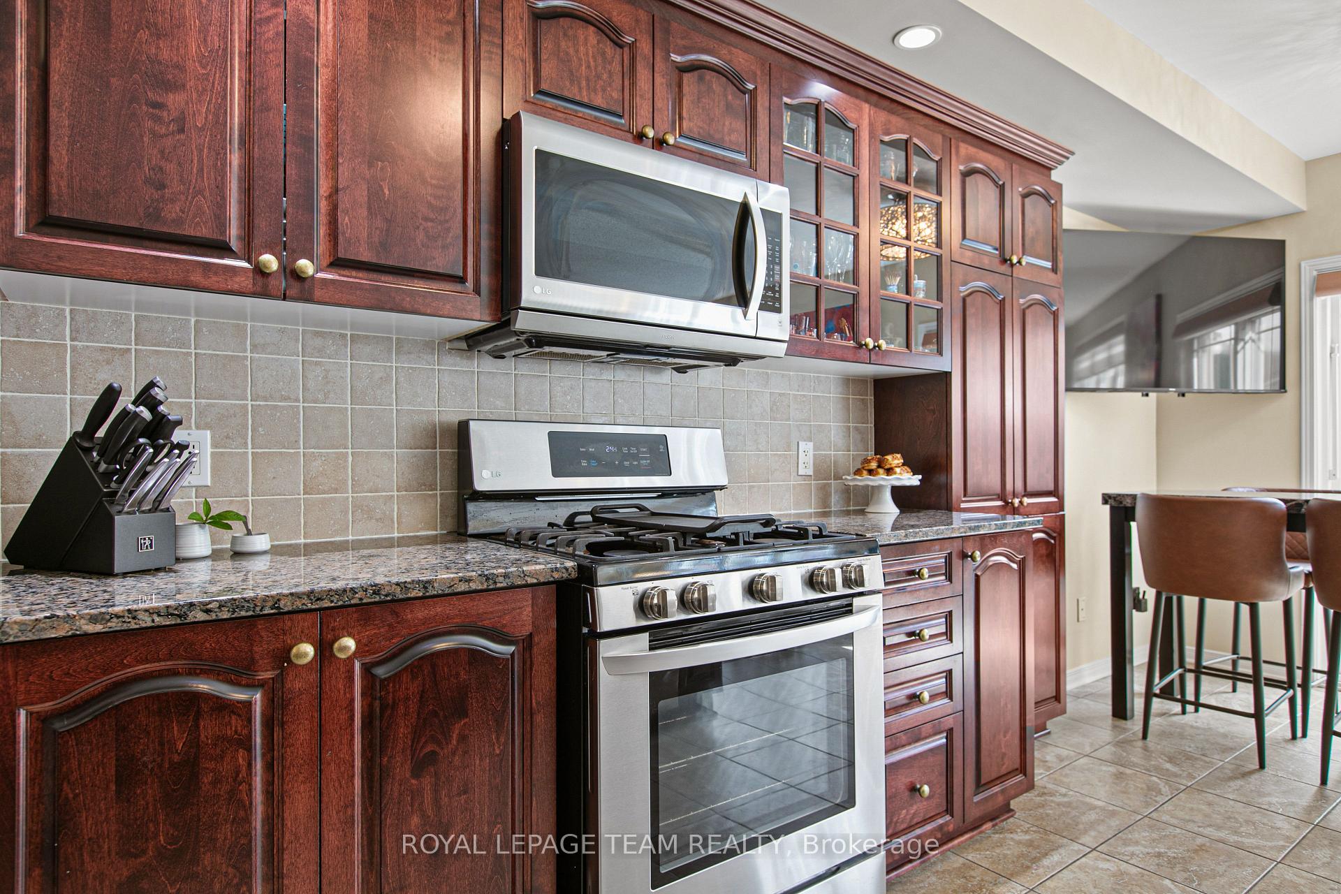Photo 13 of 411 June Court, Ottawa, Mer Bleue/Bradley Estates/Anderson Park — HOMEH