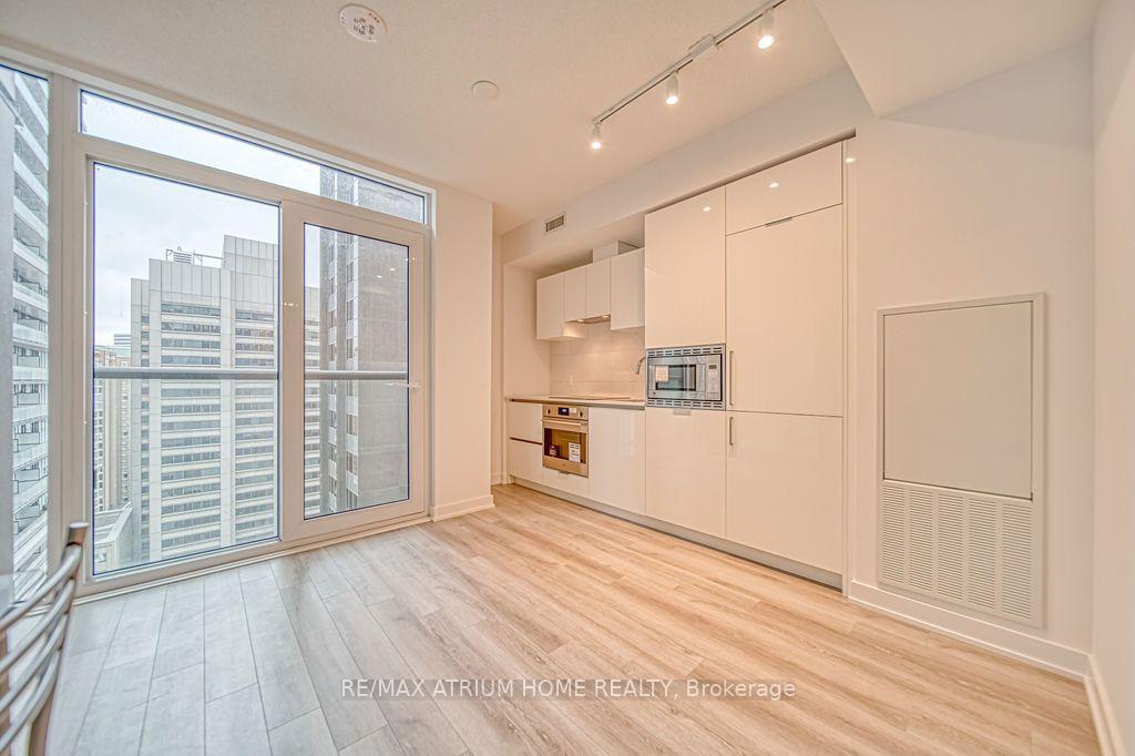 Photo 7 of Unit 2003, 238 Simcoe Street, Toronto, Kensington-Chinatown — HOMEH