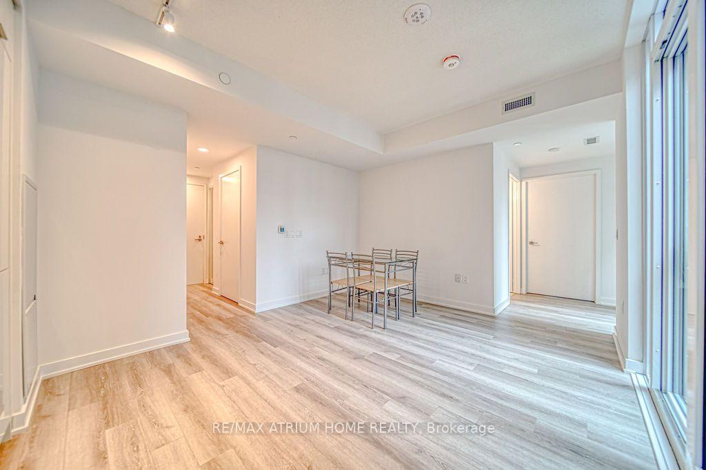 Photo 11 of Unit 2003, 238 Simcoe Street, Toronto, Kensington-Chinatown — HOMEH
