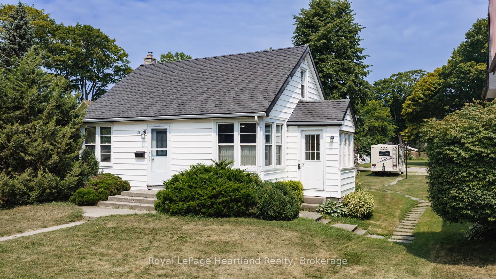 Photo 1 of 128 Britannia Road W, Goderich, Goderich (Town) — HOMEH