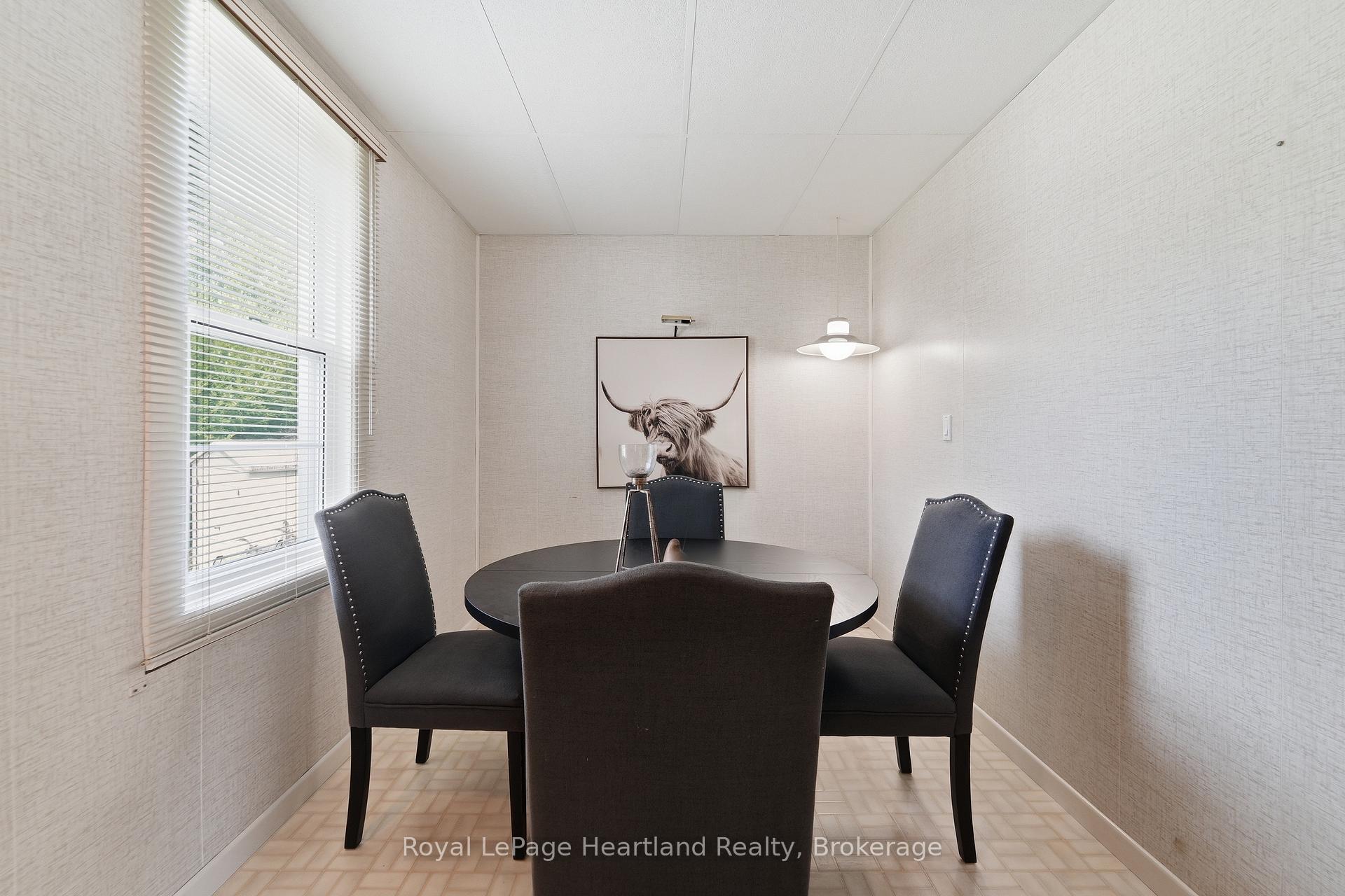 Photo 6 of 128 Britannia Road W, Goderich, Goderich (Town) — HOMEH