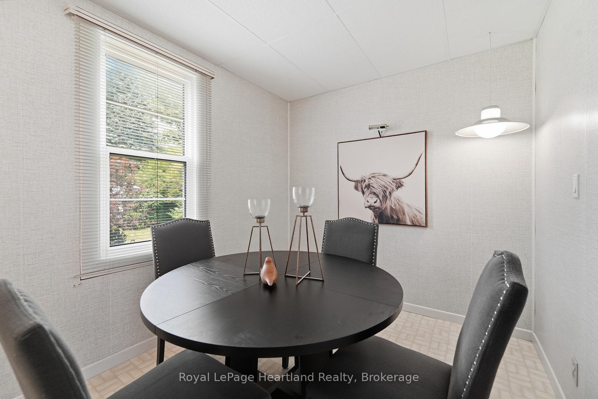 Photo 7 of 128 Britannia Road W, Goderich, Goderich (Town) — HOMEH