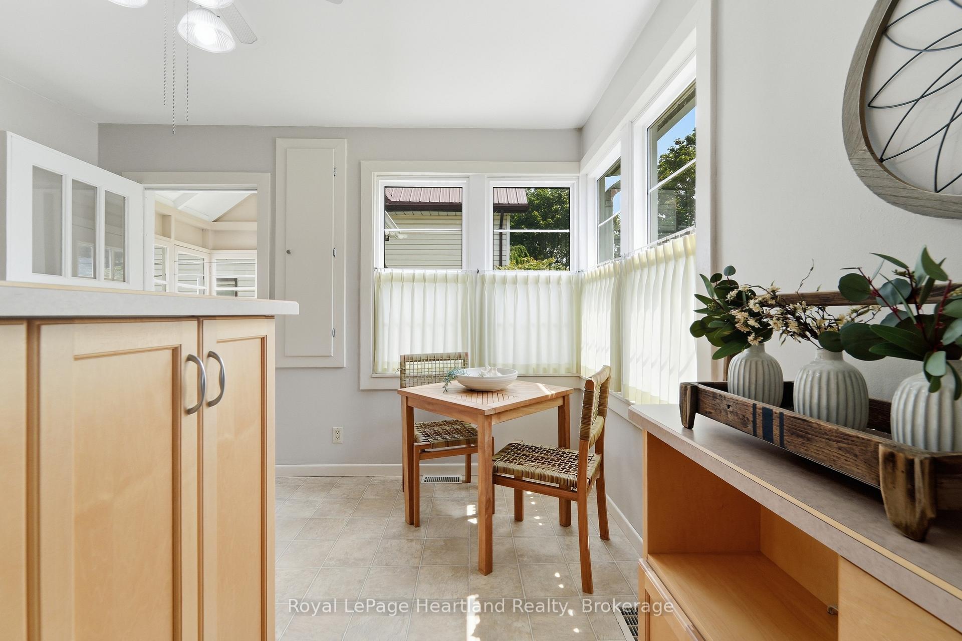 Photo 8 of 128 Britannia Road W, Goderich, Goderich (Town) — HOMEH