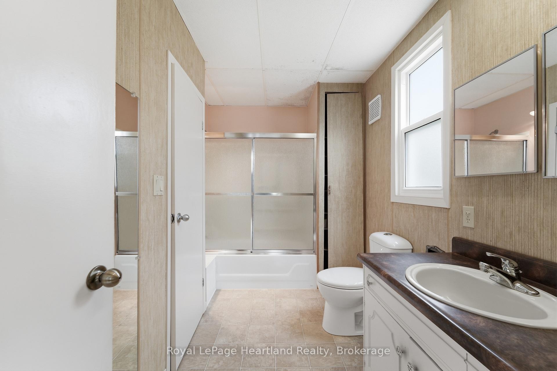 Photo 12 of 128 Britannia Road W, Goderich, Goderich (Town) — HOMEH
