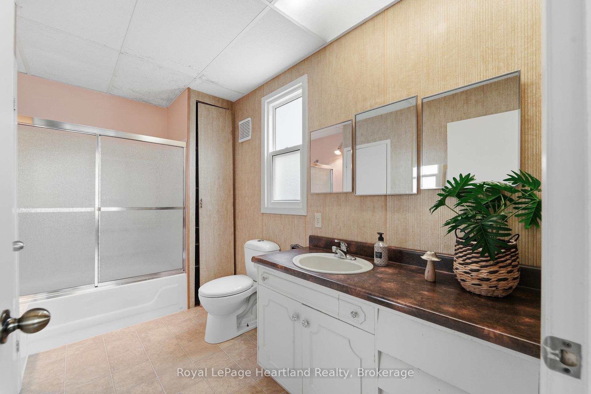 Photo 13 of 128 Britannia Road W, Goderich, Goderich (Town) — HOMEH