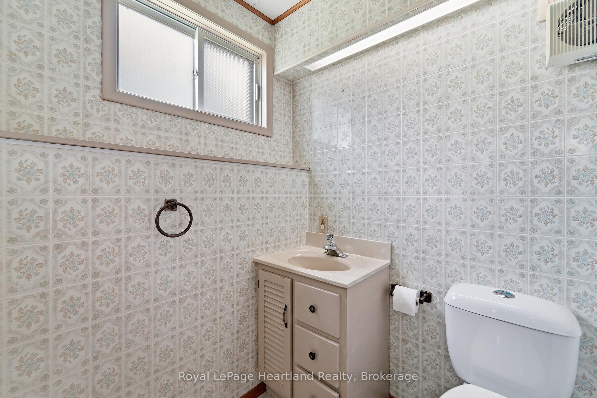 Photo 26 of 128 Britannia Road W, Goderich, Goderich (Town) — HOMEH