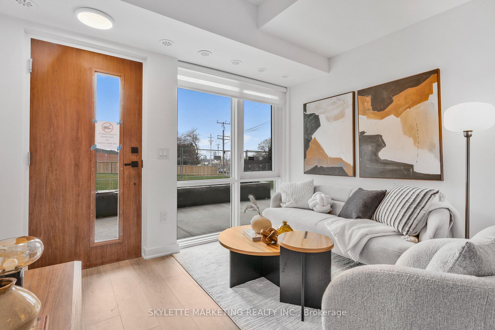 Photo 3 of Unit 13, 75 Curlew Drive, North York, Parkwoods-Donalda — HOMEH