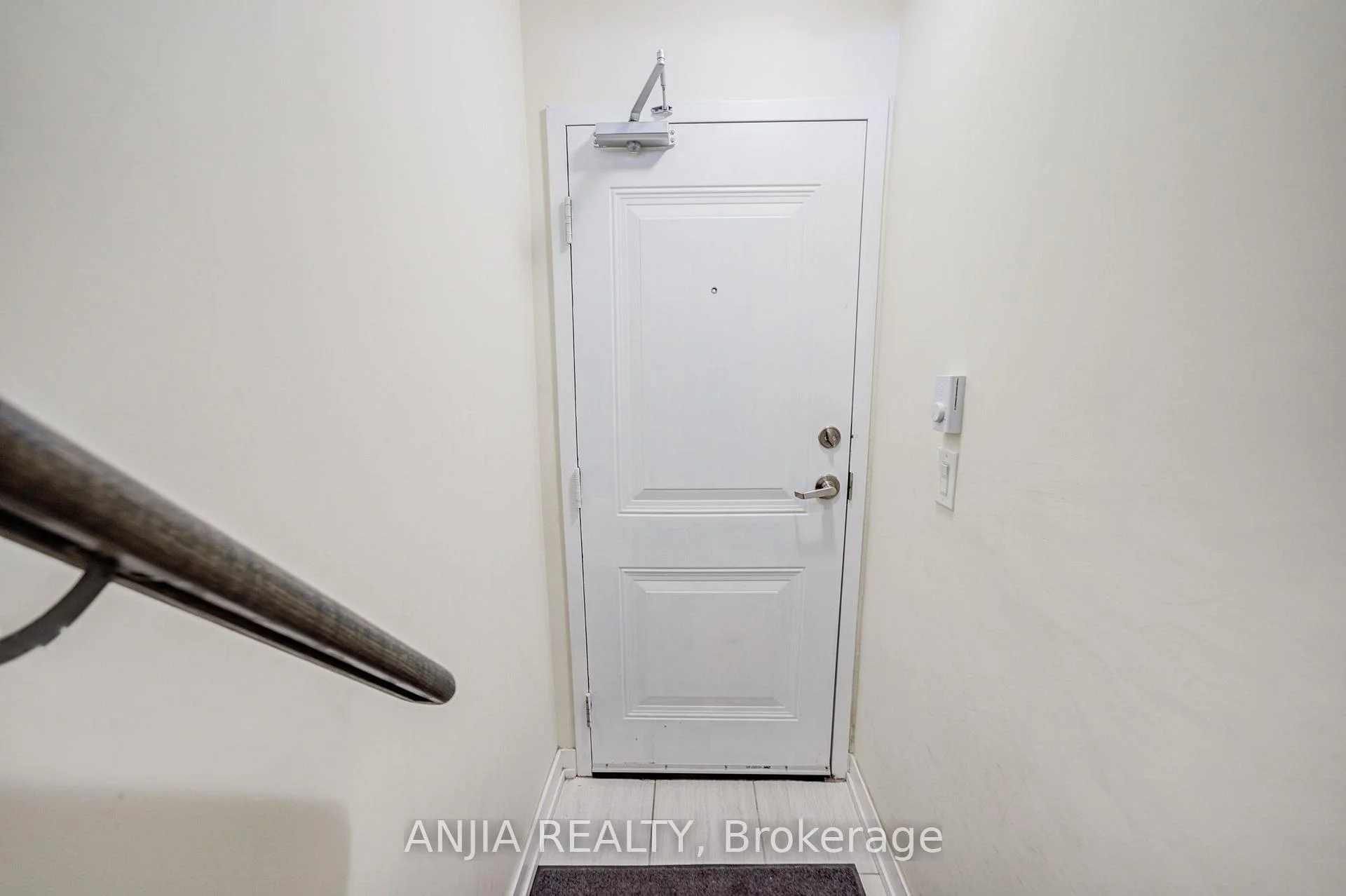 Photo 6 of 369 Mullen Drive, Vaughan, Brownridge — HOMEH