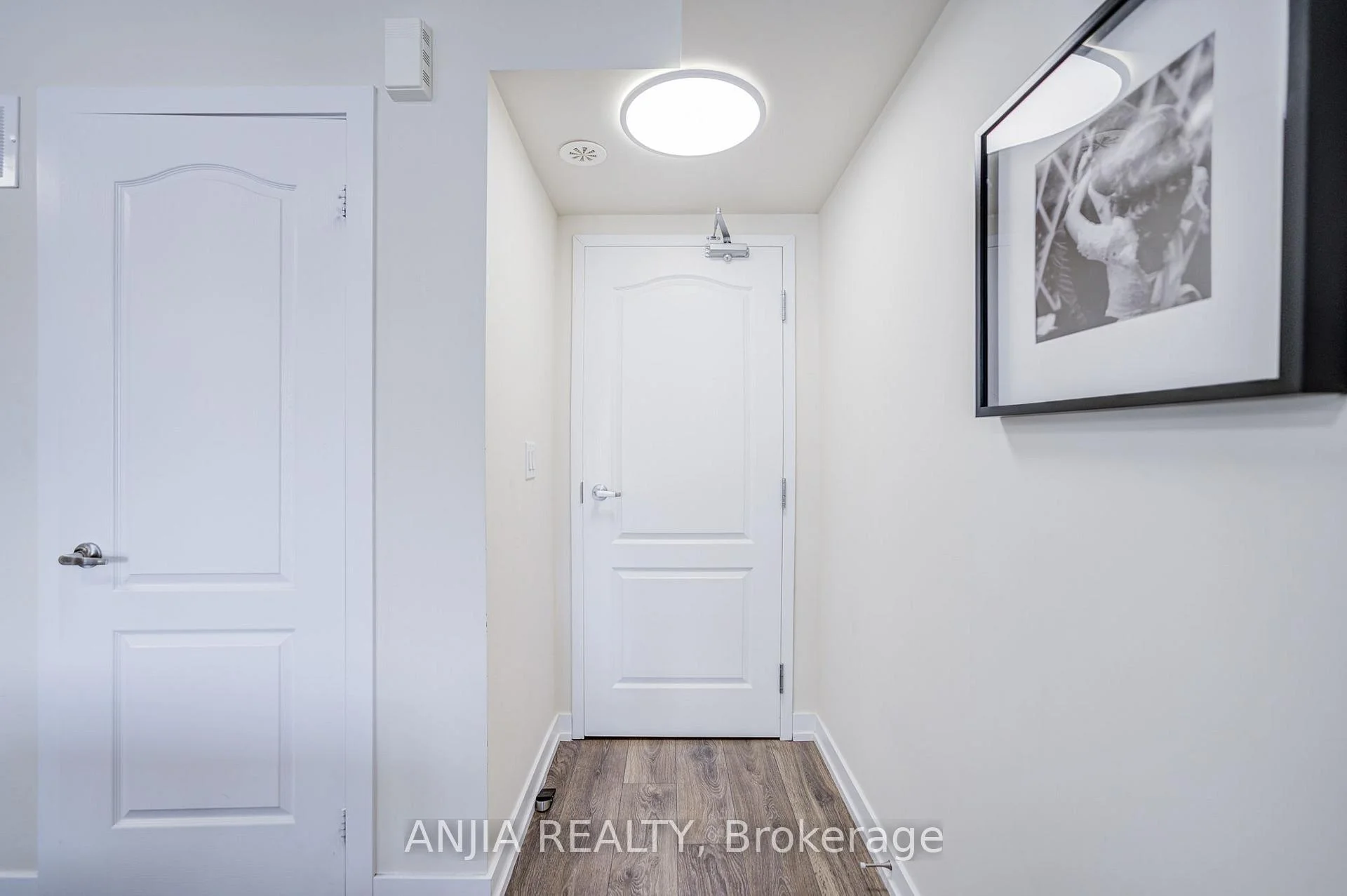Photo 7 of 369 Mullen Drive, Vaughan, Brownridge — HOMEH