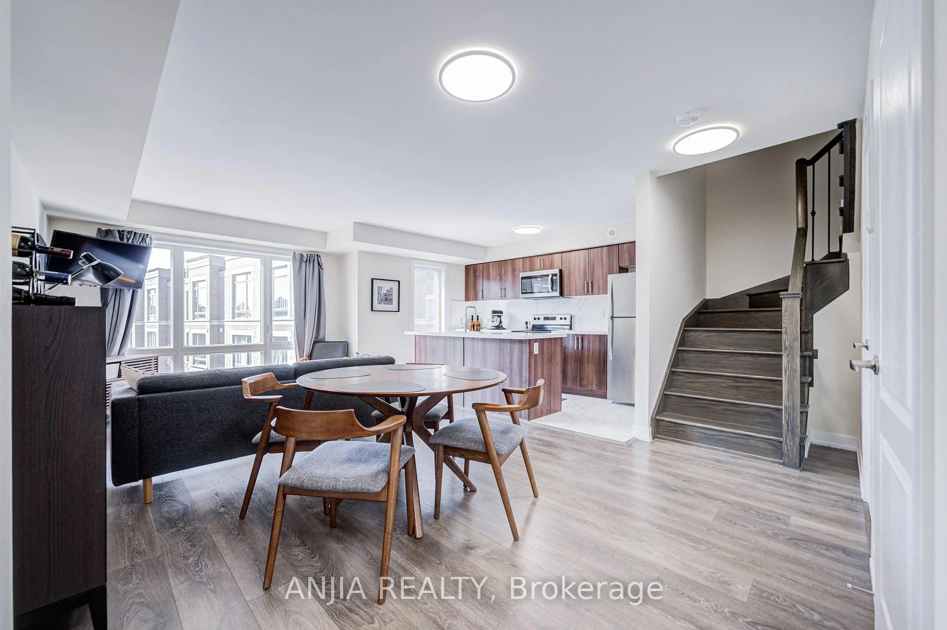 Photo 8 of 369 Mullen Drive, Vaughan, Brownridge — HOMEH