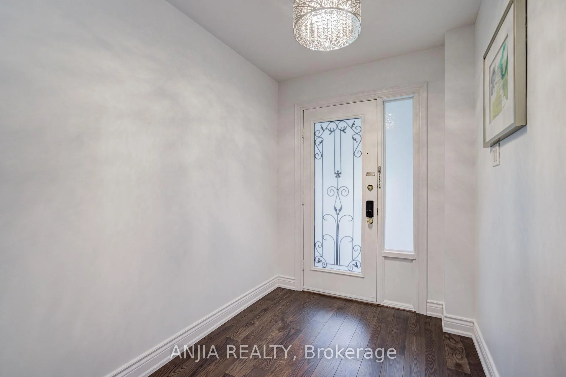 Photo 9 of 369 Mullen Drive, Vaughan, Brownridge — HOMEH