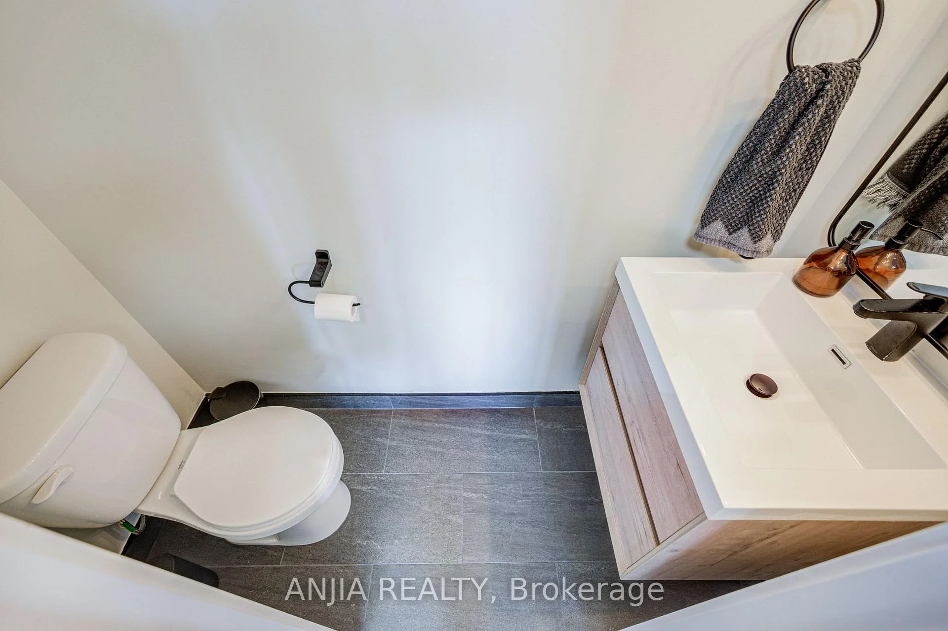 Photo 11 of 369 Mullen Drive, Vaughan, Brownridge — HOMEH