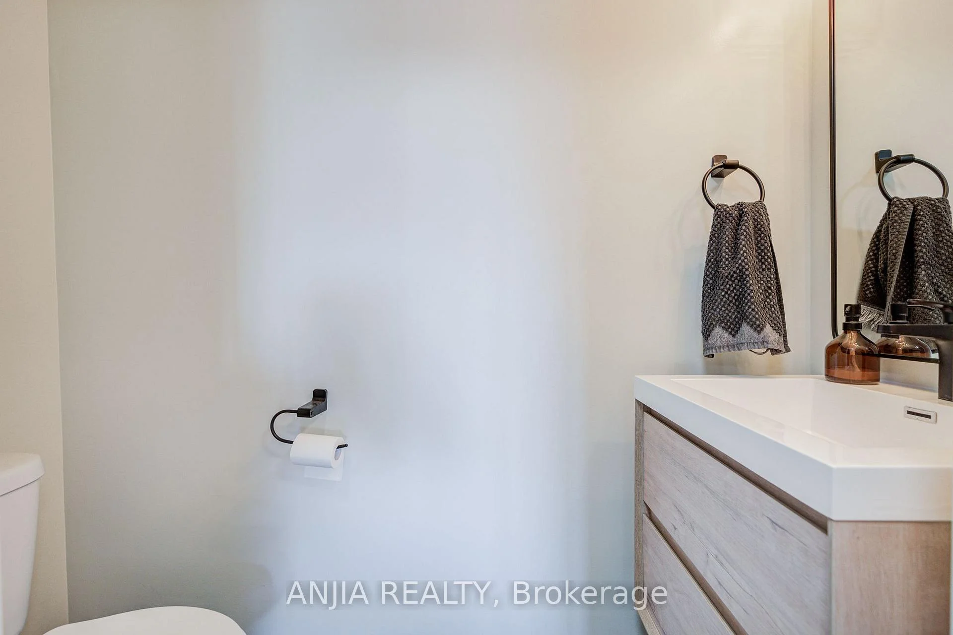 Photo 13 of 369 Mullen Drive, Vaughan, Brownridge — HOMEH